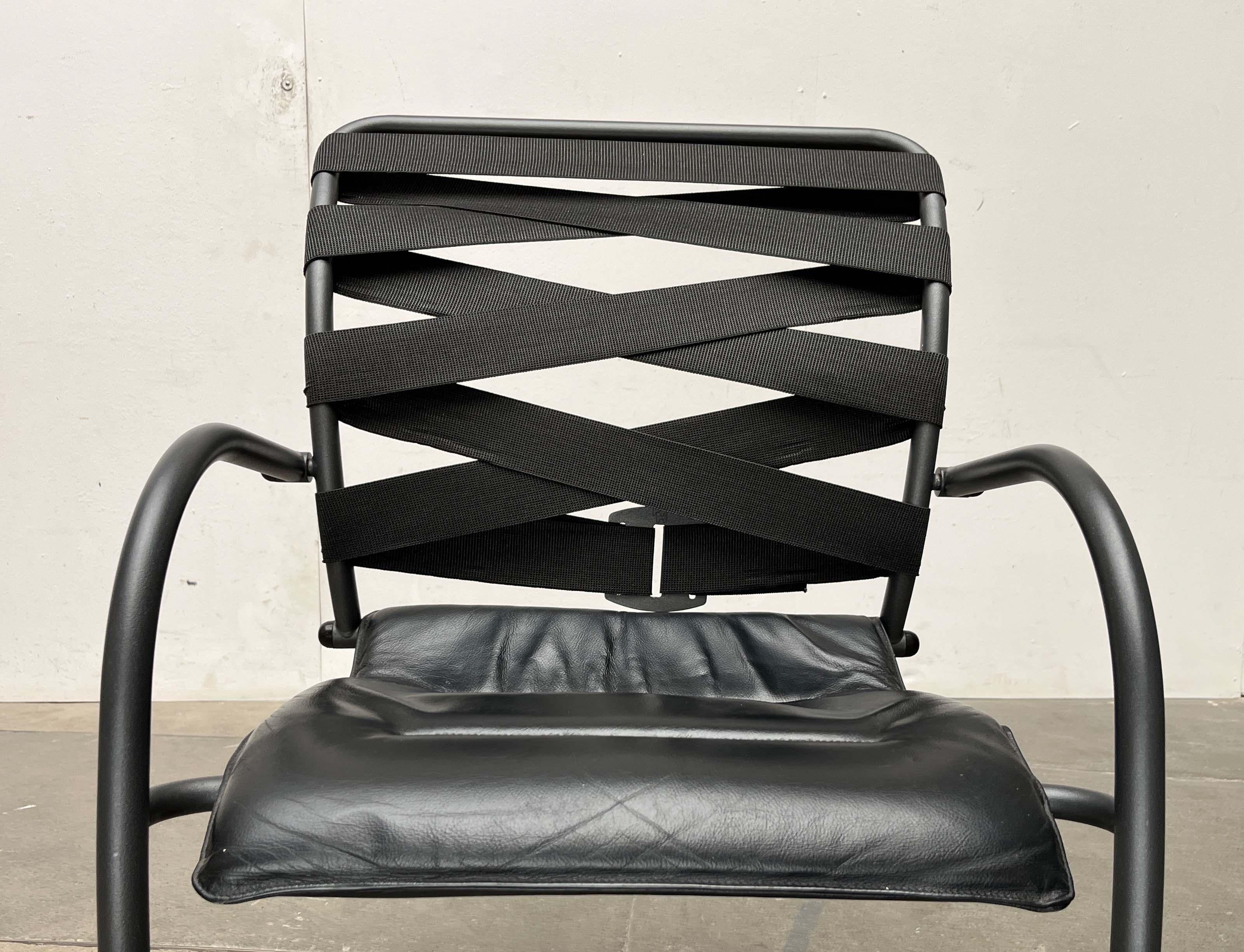 Post-Modern Set of Italian Postmodern Cantilevered Canasta Armchairs from Heron Parigi 1980s For Sale