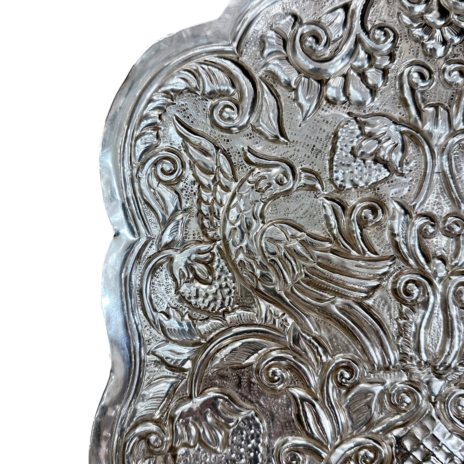Sbalzo Set di lampade italiane Repoussé placcate in argento, vendute a coppia in vendita