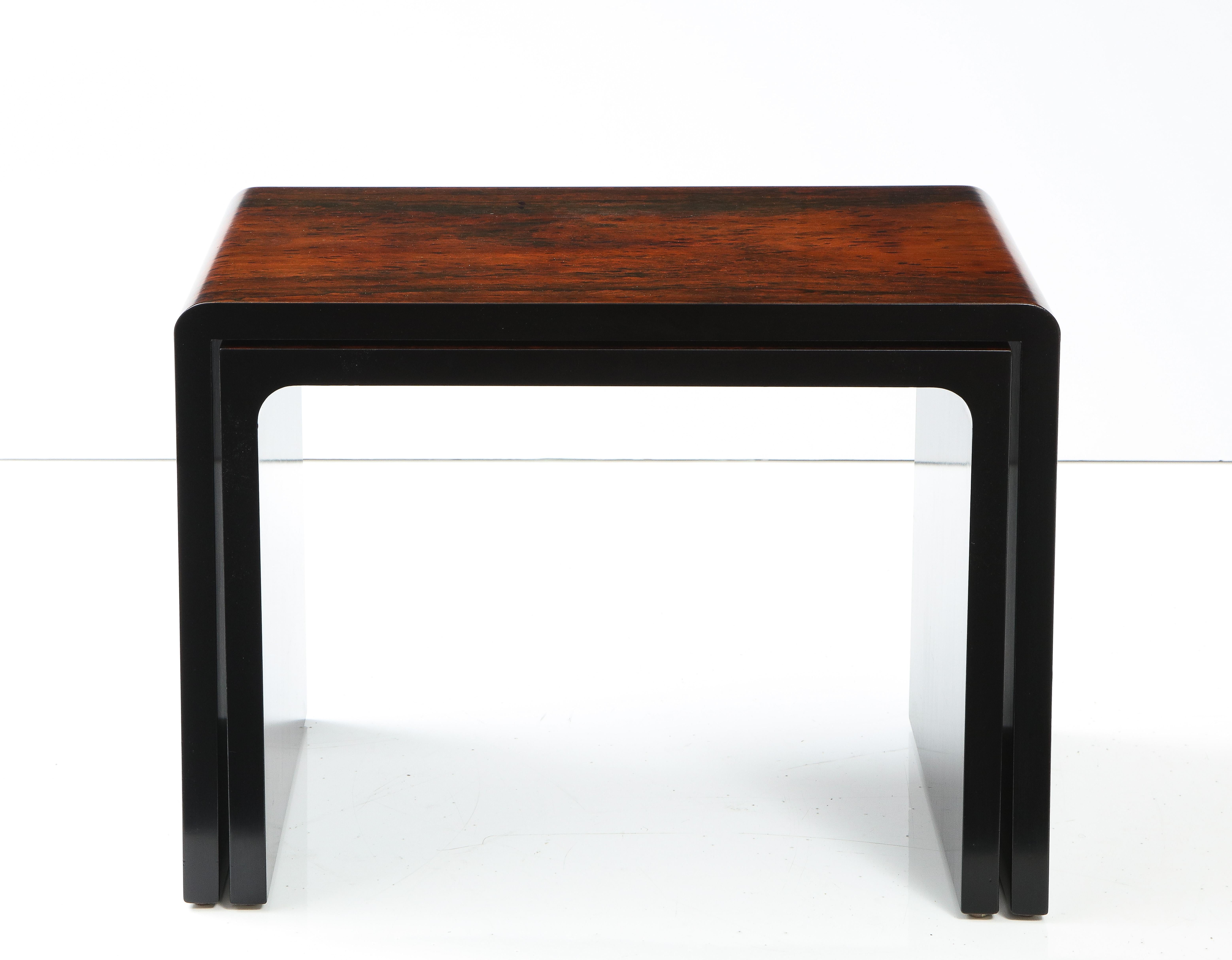 Set of Italian Rosewood and Ebony Lacquered Nesting Tables, circa 1970 In Good Condition For Sale In New York, NY