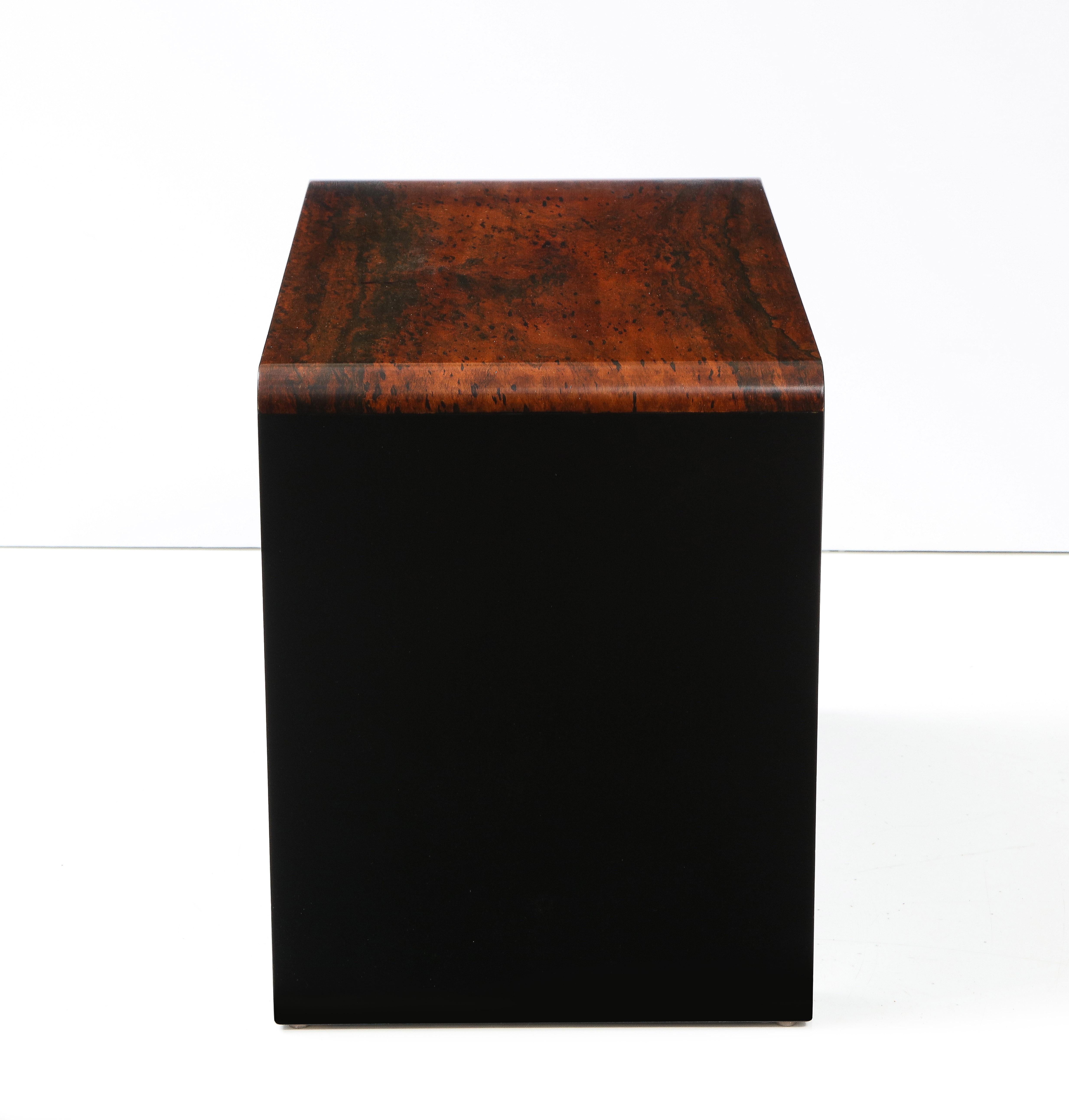 Late 20th Century Set of Italian Rosewood and Ebony Lacquered Nesting Tables, circa 1970 For Sale
