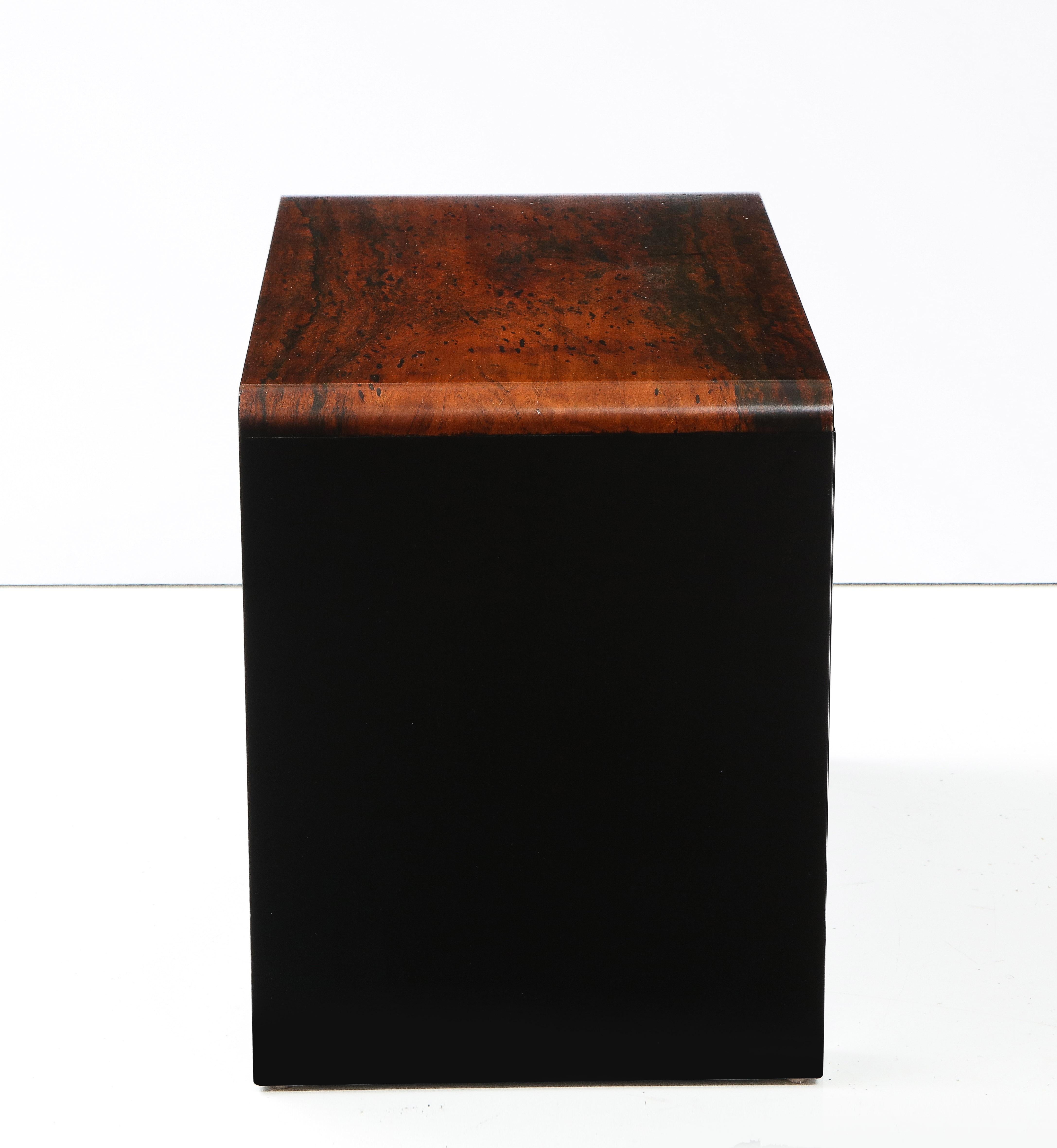 Set of Italian Rosewood and Ebony Lacquered Nesting Tables, circa 1970 For Sale 2