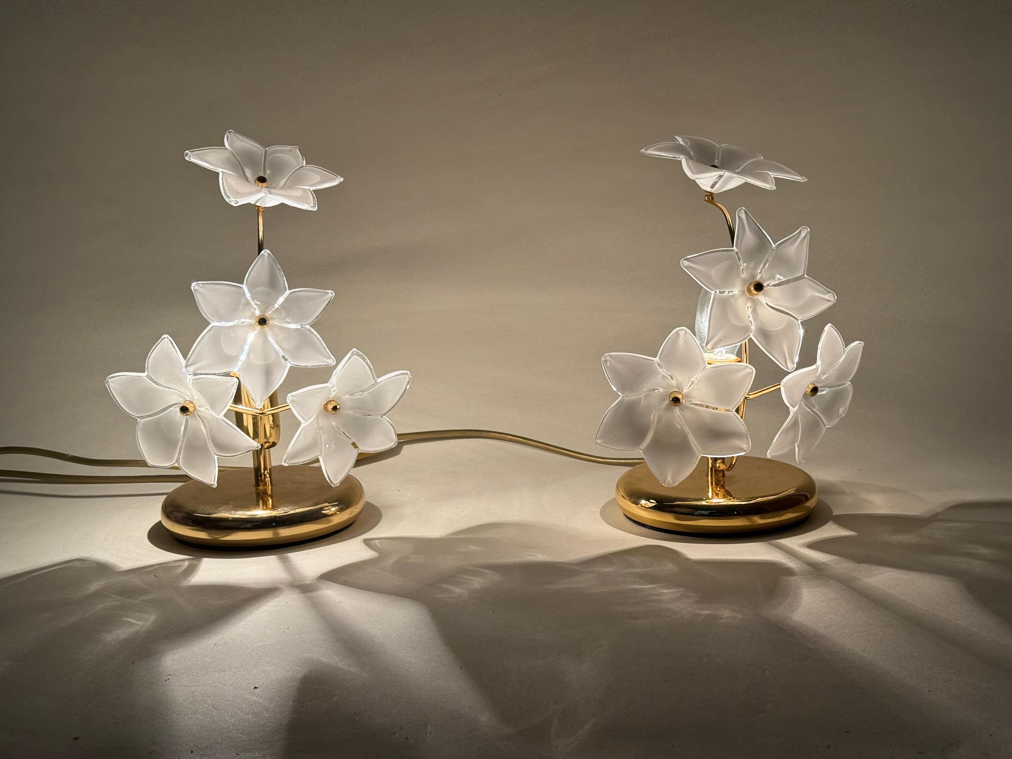 Ensemble de lampes de table italiennes Murano à fleurs blanches en vente 3