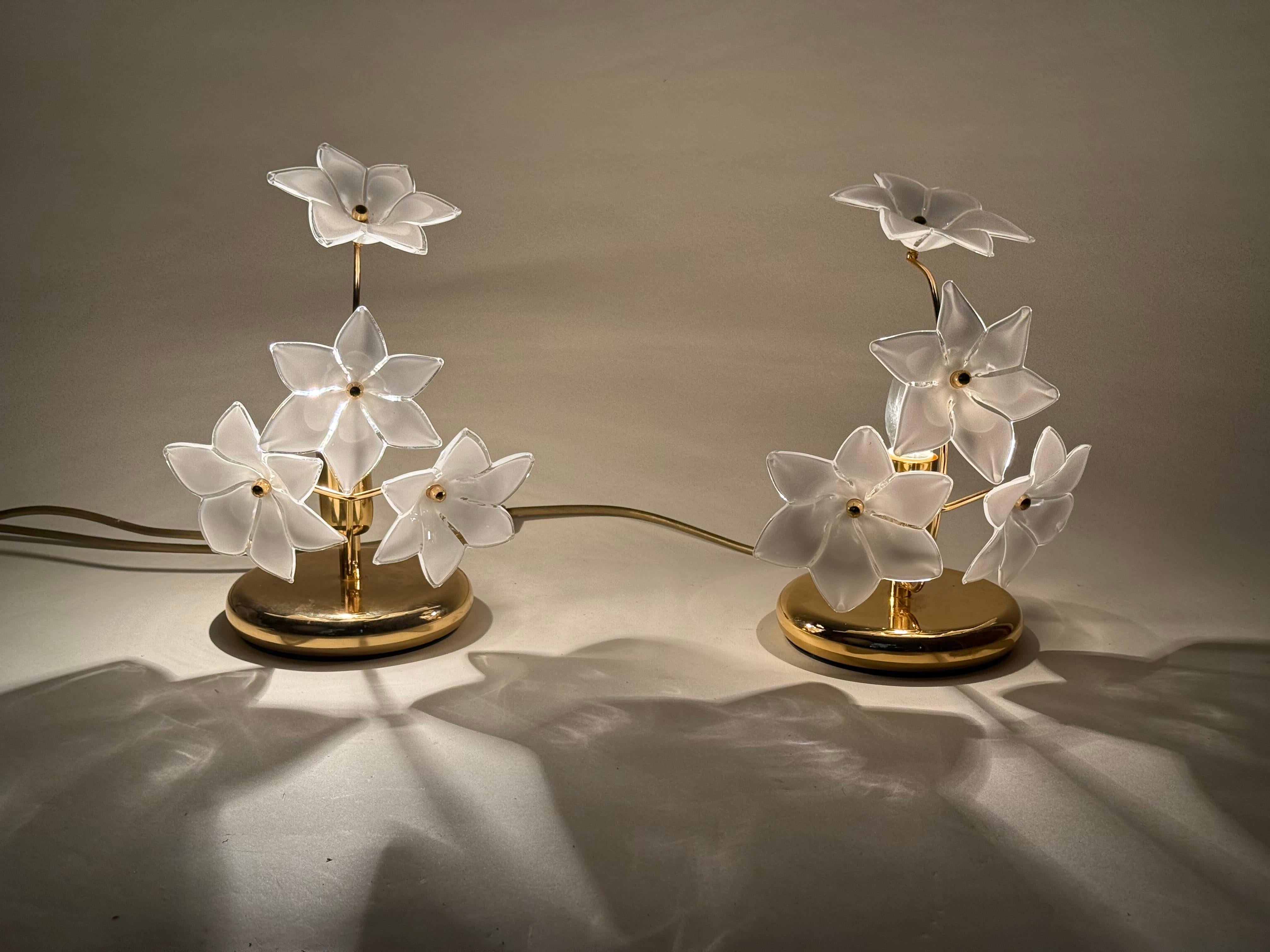 Ensemble de lampes de table italiennes Murano à fleurs blanches en vente 4