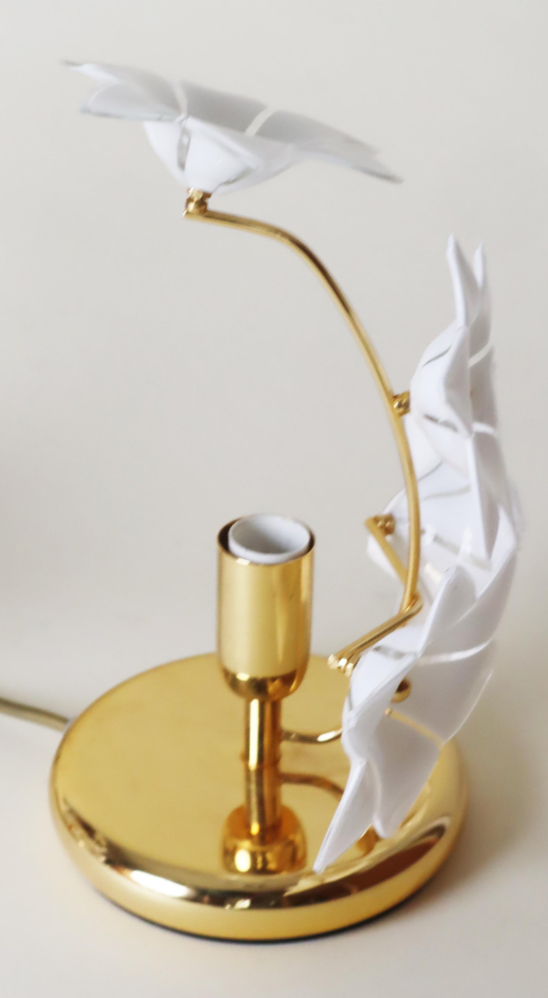 Ensemble de lampes de table italiennes Murano à fleurs blanches Bon état - En vente à Hannover, DE