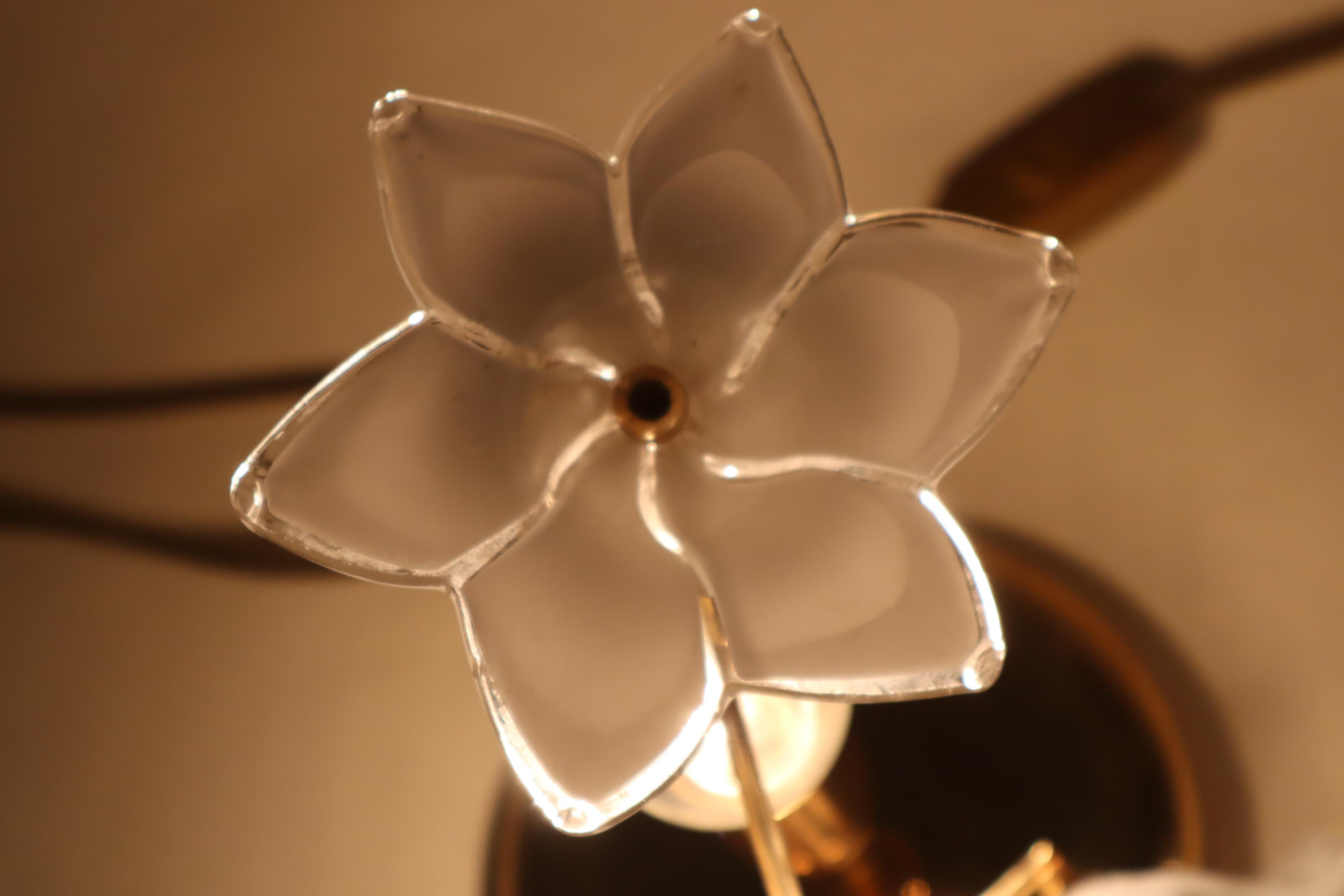 Ensemble de lampes de table italiennes Murano à fleurs blanches en vente 1