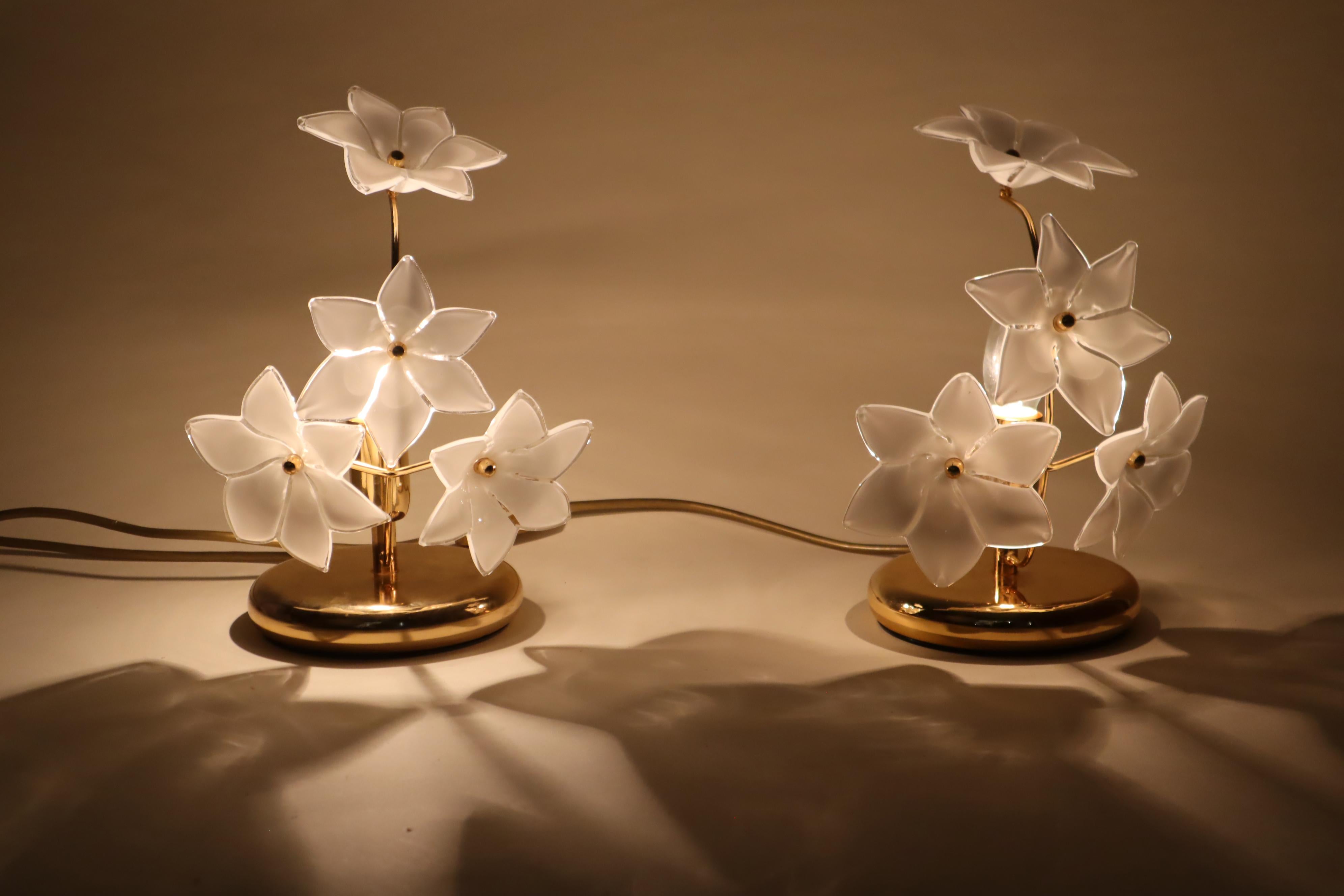 Ensemble de lampes de table italiennes Murano à fleurs blanches en vente 2