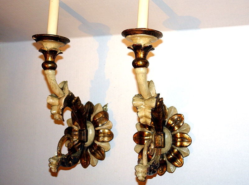 Set of four Italian circa 1900 single-light sconces with original painted finish. Sold per pair.

Measurements:
Height 17