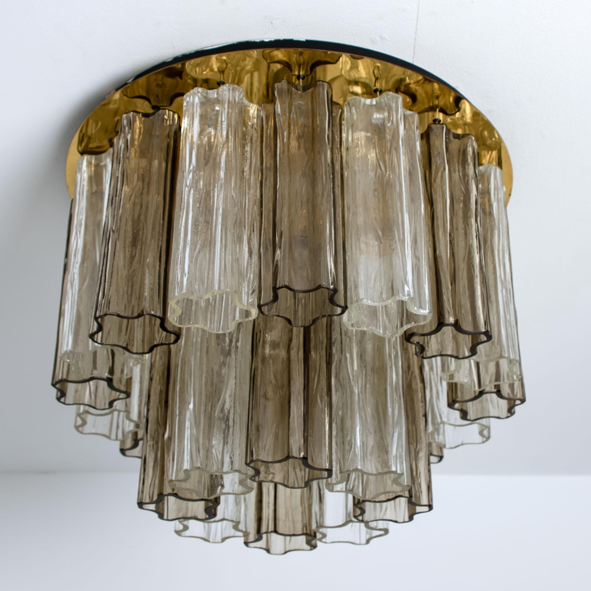 A wonderful set of Murano glass tronchi flushmount light fixtures designed by J.T. Kalmar for Kalmar Franken, Vienna, Austria. Manufactured in circa 1960. These set is handmade. A high quality set of the 20th century.
Murano tubes in smoked and