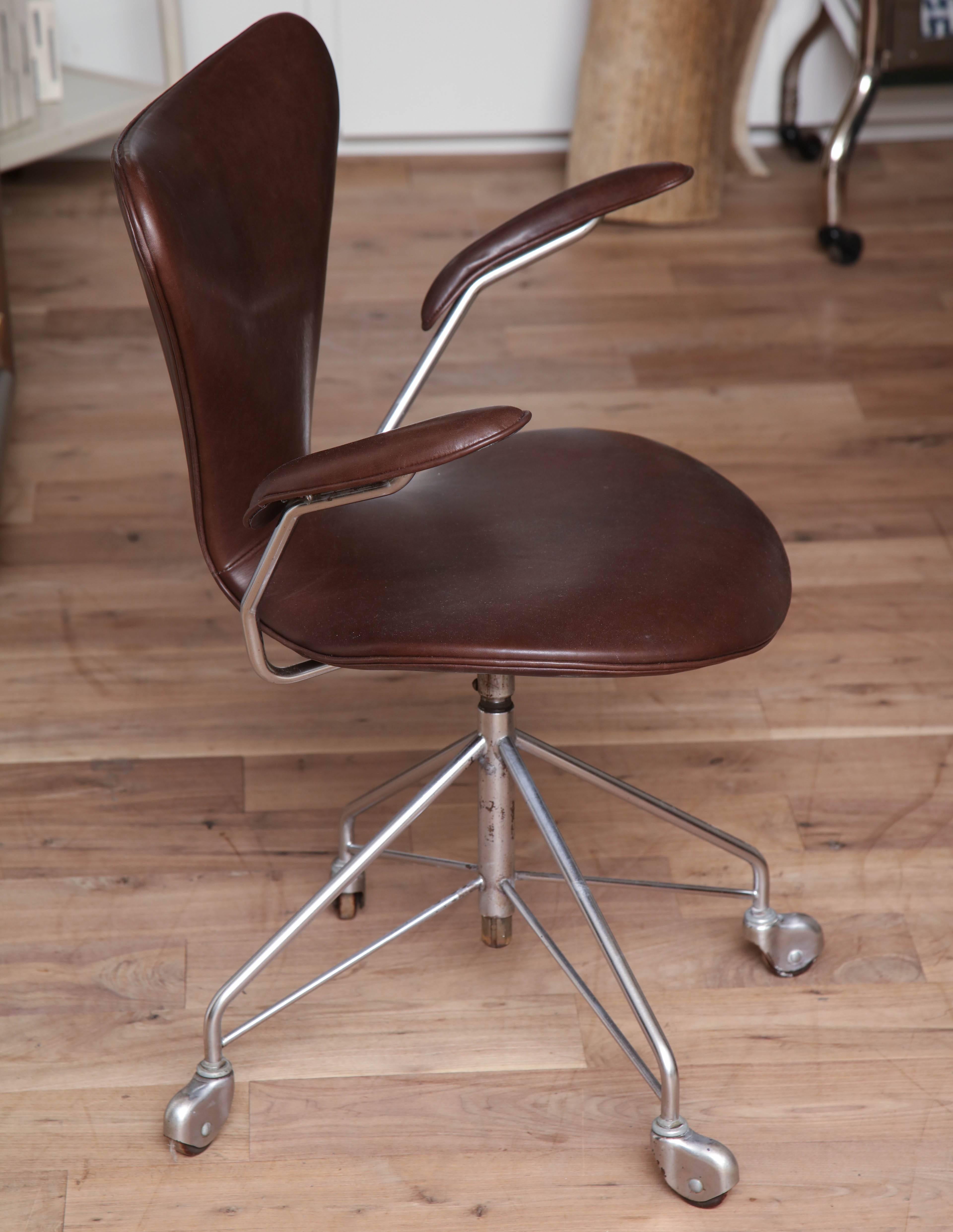 Set of Jacobsen Chairs 1