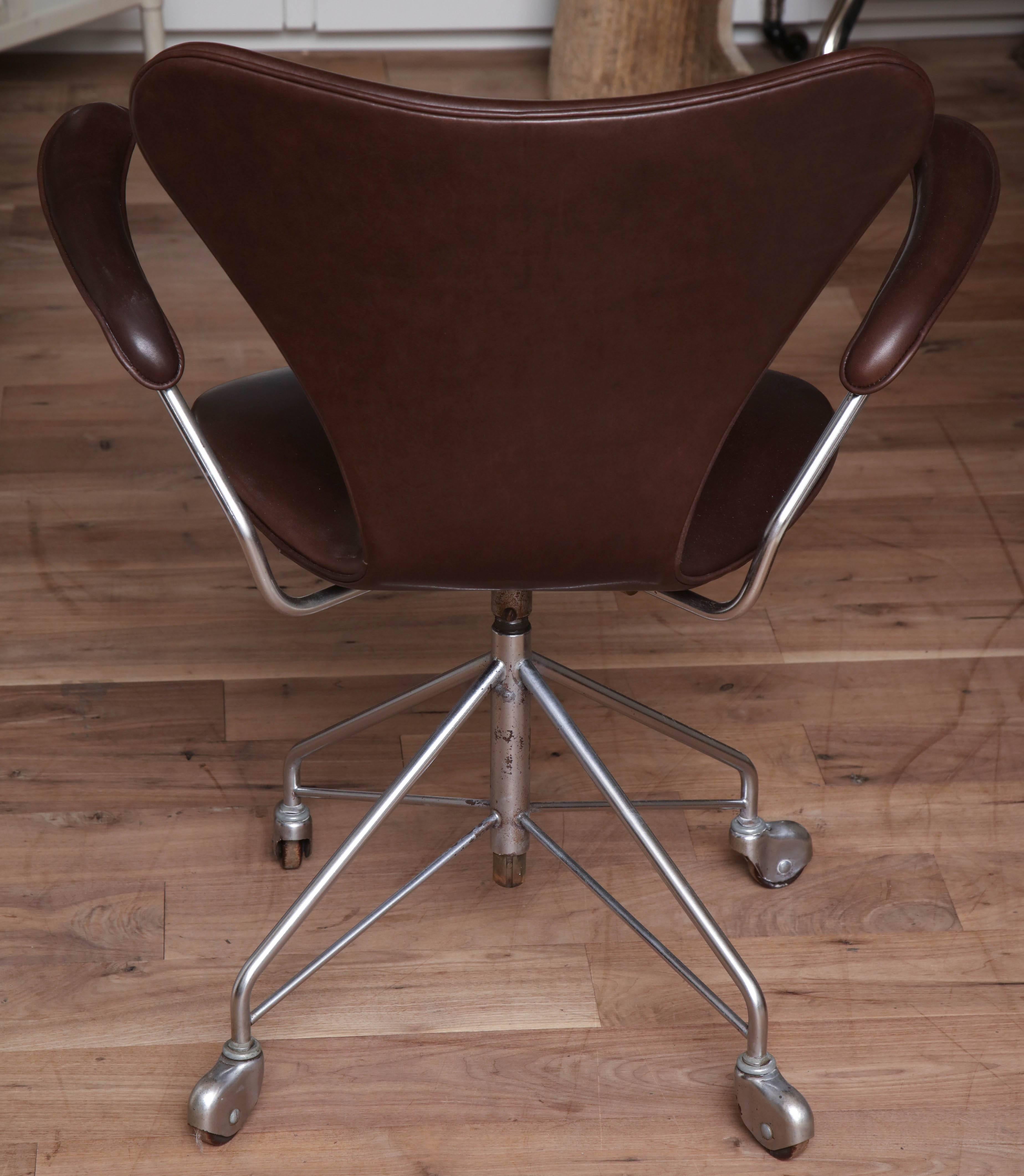 Set of Jacobsen Chairs 2