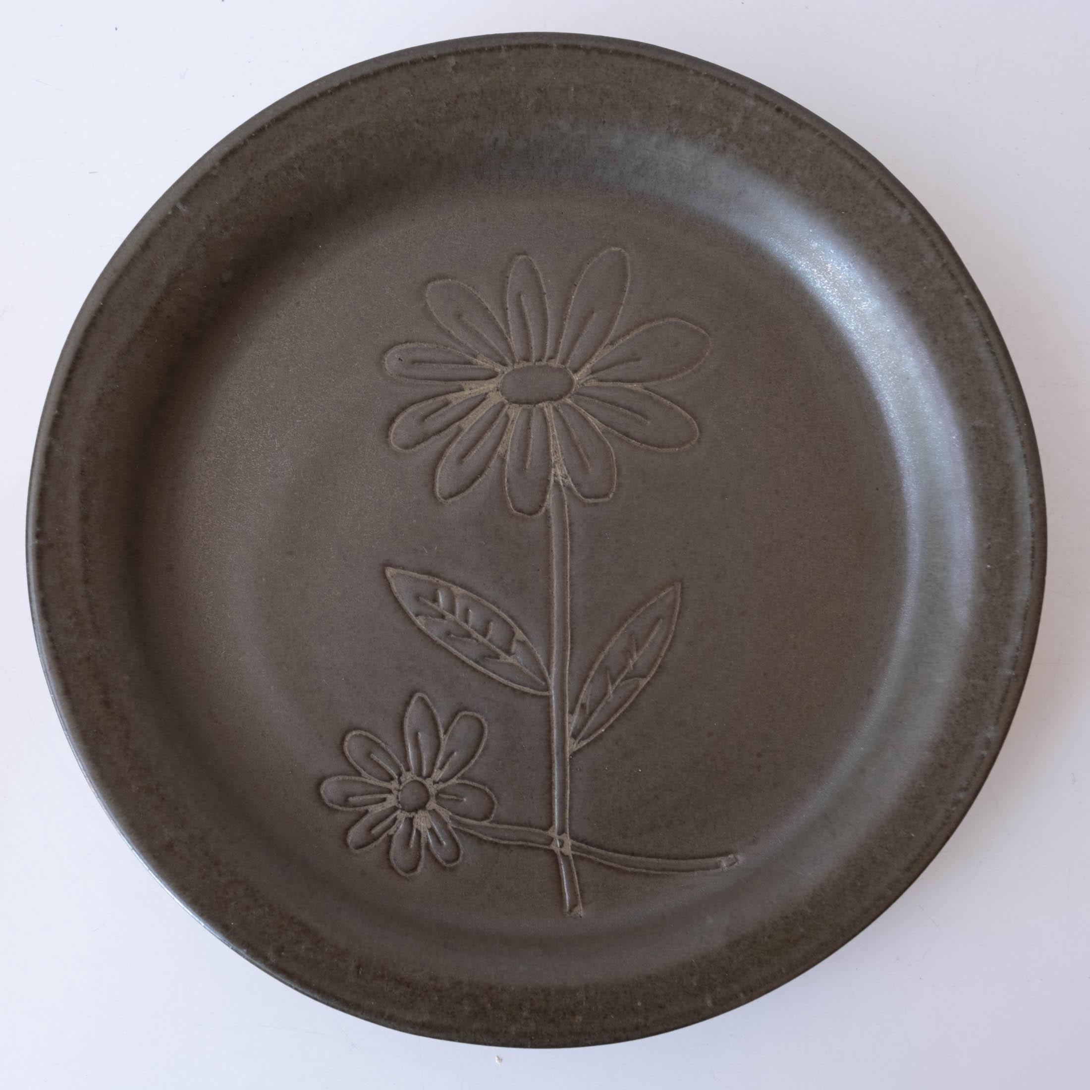 Ceramic Set of Jane and Gordon Martz Pottery Plates and Bowl