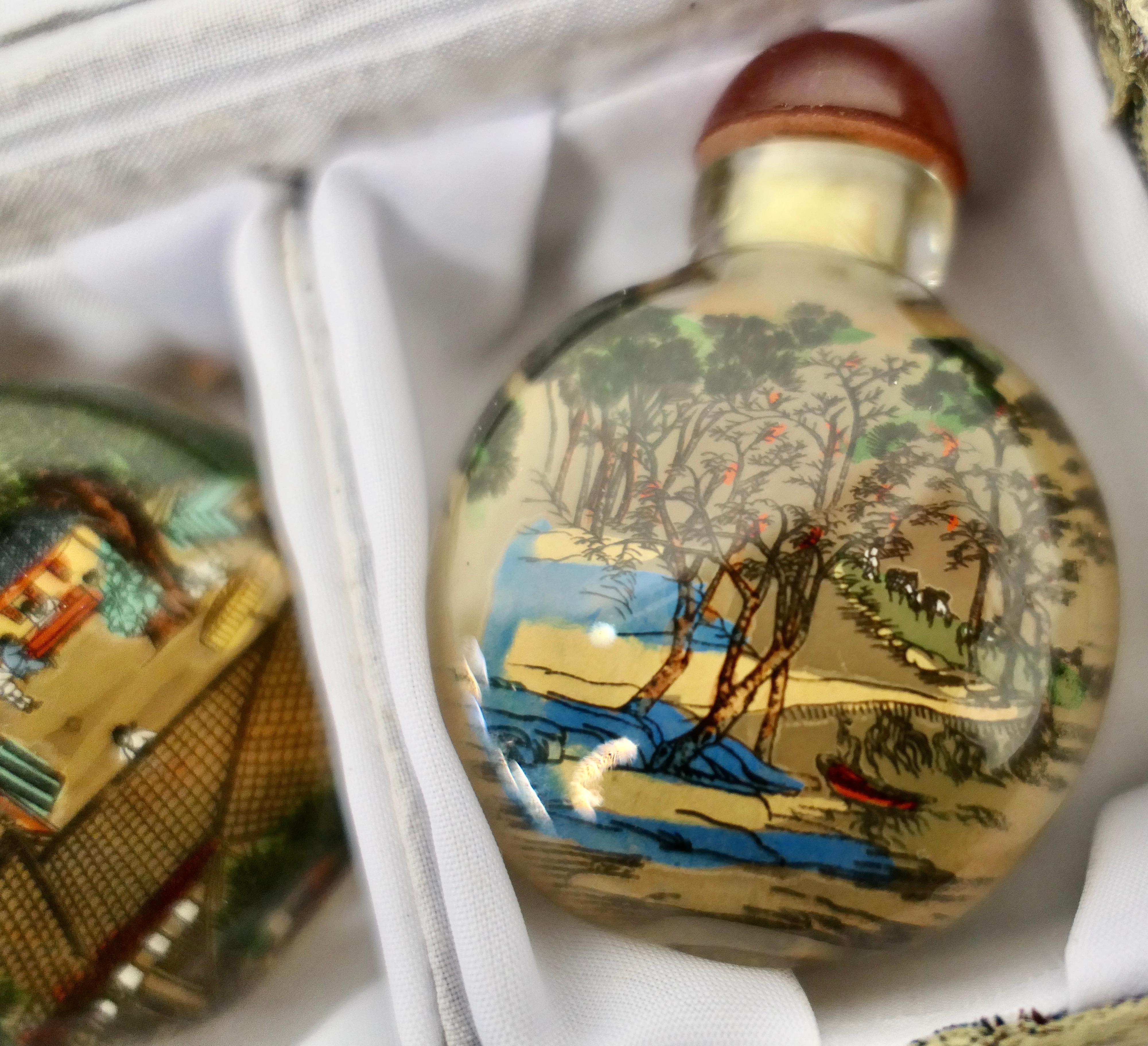 Set of Japanese Hand Painted Perfume or Snuff Bottle in Original Box   For Sale 4