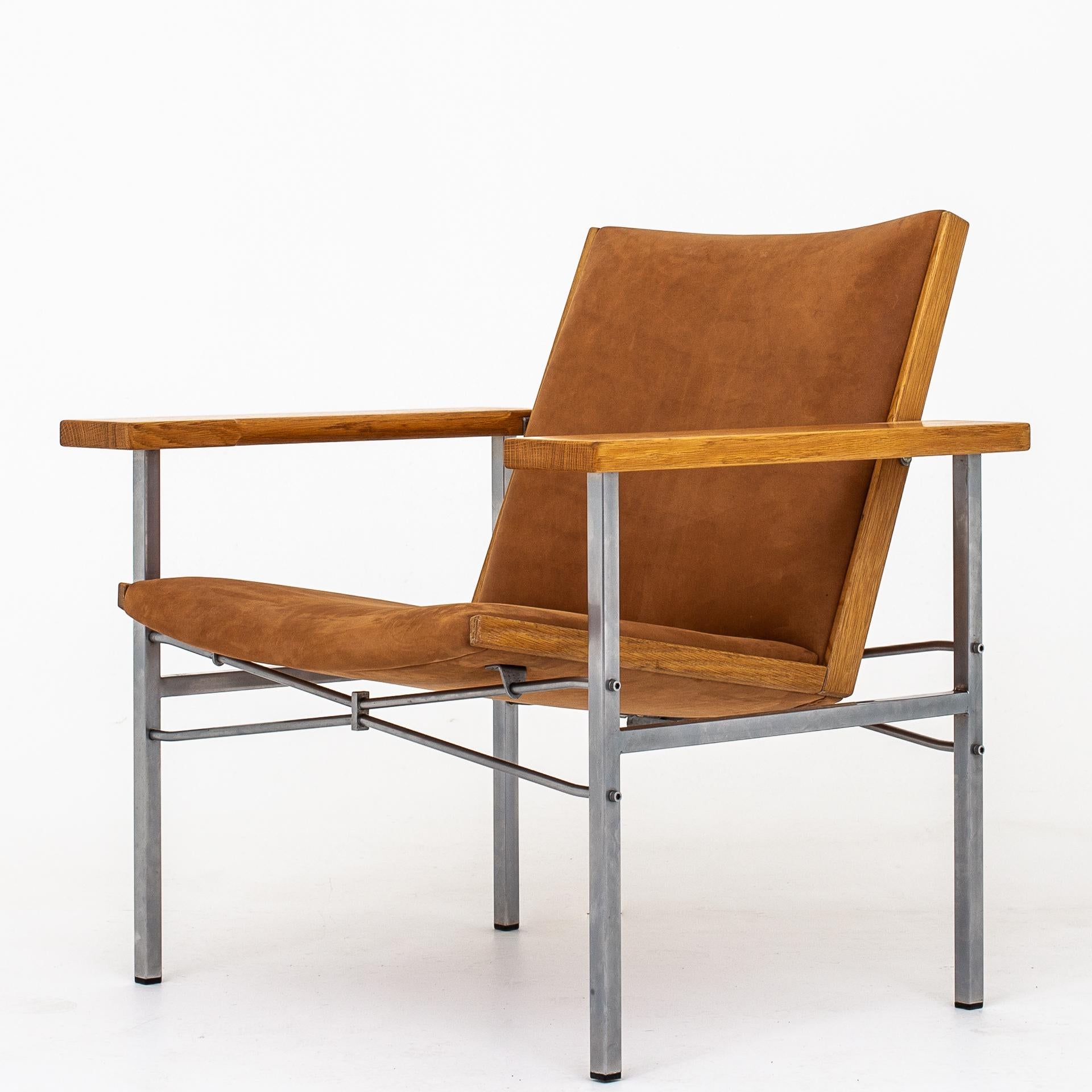 JH 703 - Easy chairs in oak and steel, reupholstered with Dunes cognac leather. Maker Johannes Hansen.