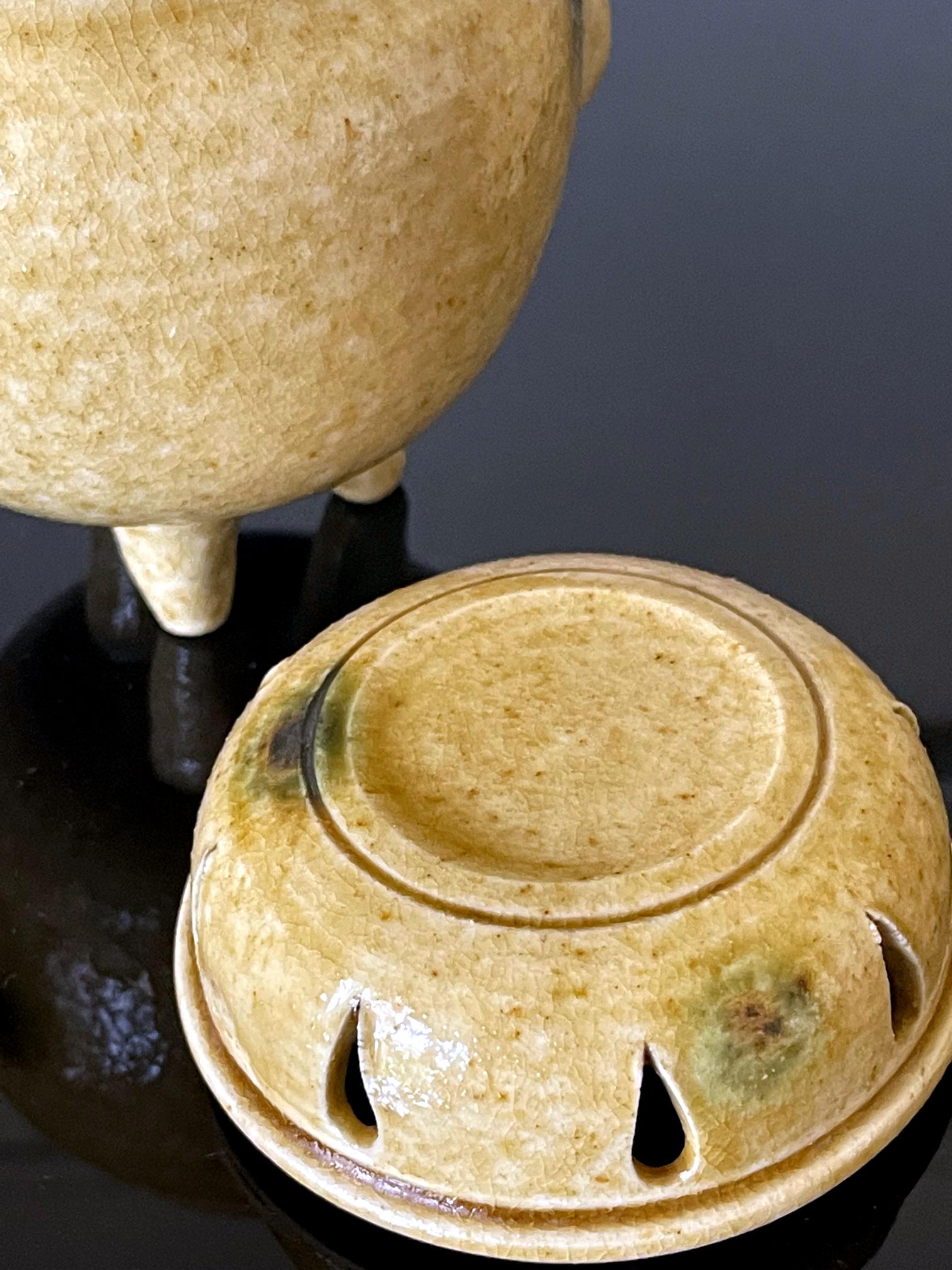 Set of Ki-Seto Ceramic Altar Pieces from Korean Empire Period For Sale 7