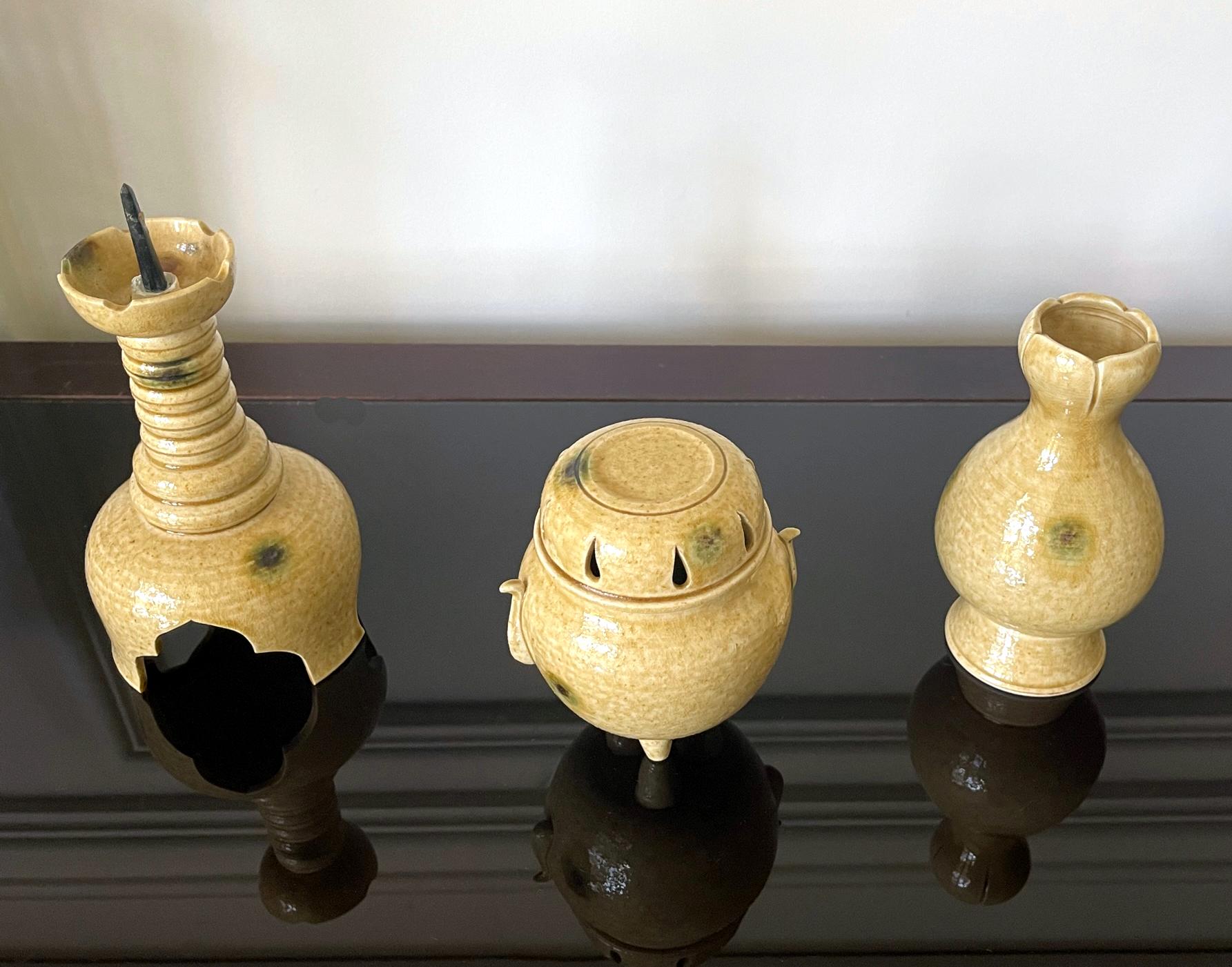Set of Ki-Seto Ceramic Altar Pieces from Korean Empire Period In Good Condition For Sale In Atlanta, GA