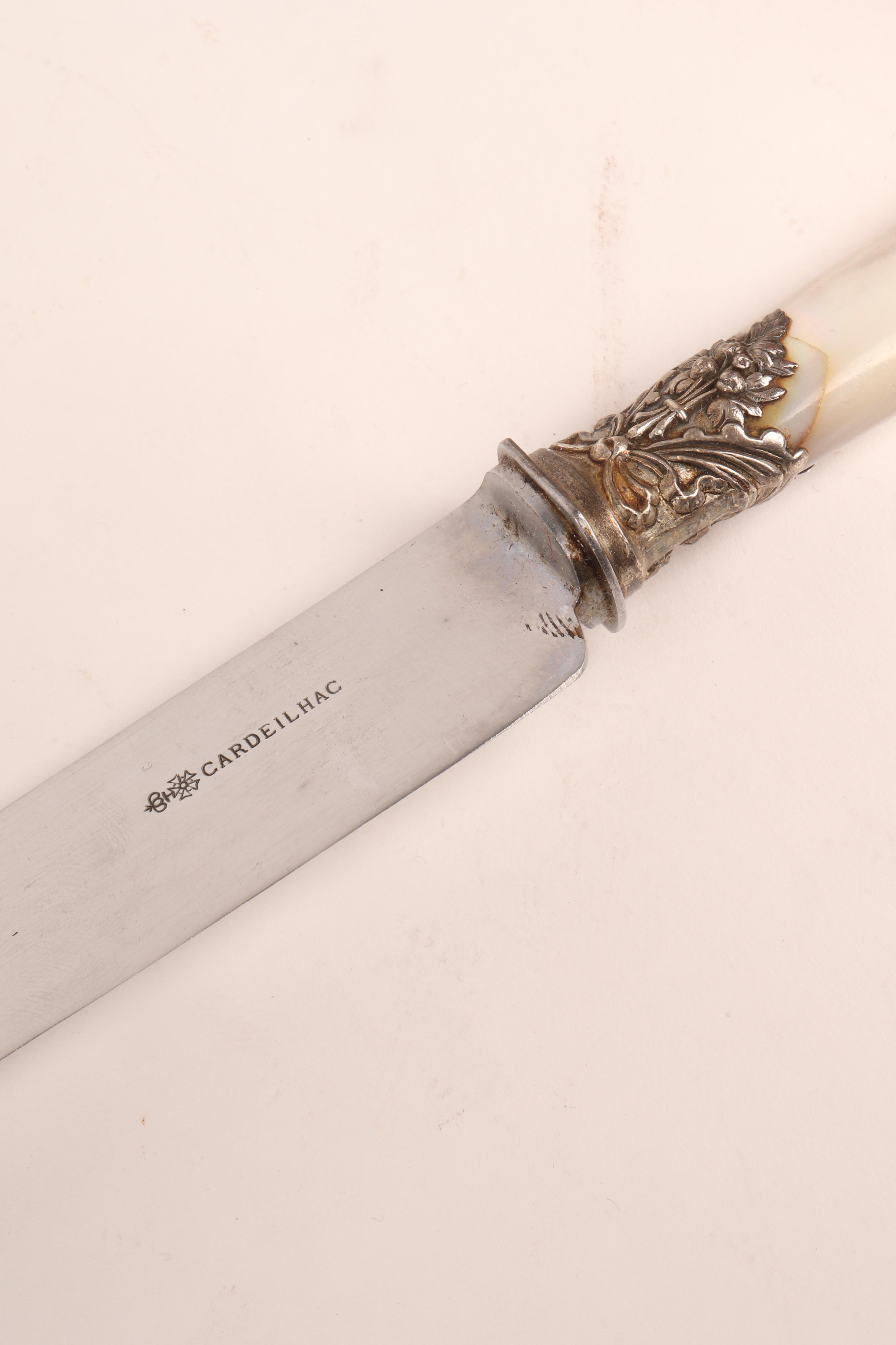 Set of knives with mother-of-pearl. Cardeilhac for Christofle, France 1950. For Sale 2