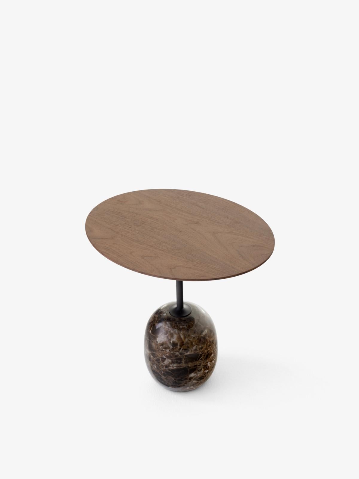 At first glance, Lato resembles a sculpture, with its slim, oval and round table top balanced by an oval-shaped base.
Striking, graphic and poetic, its purity of form is proof that simple is sophisticated.
With Lato, Nichetto wanted to keep the