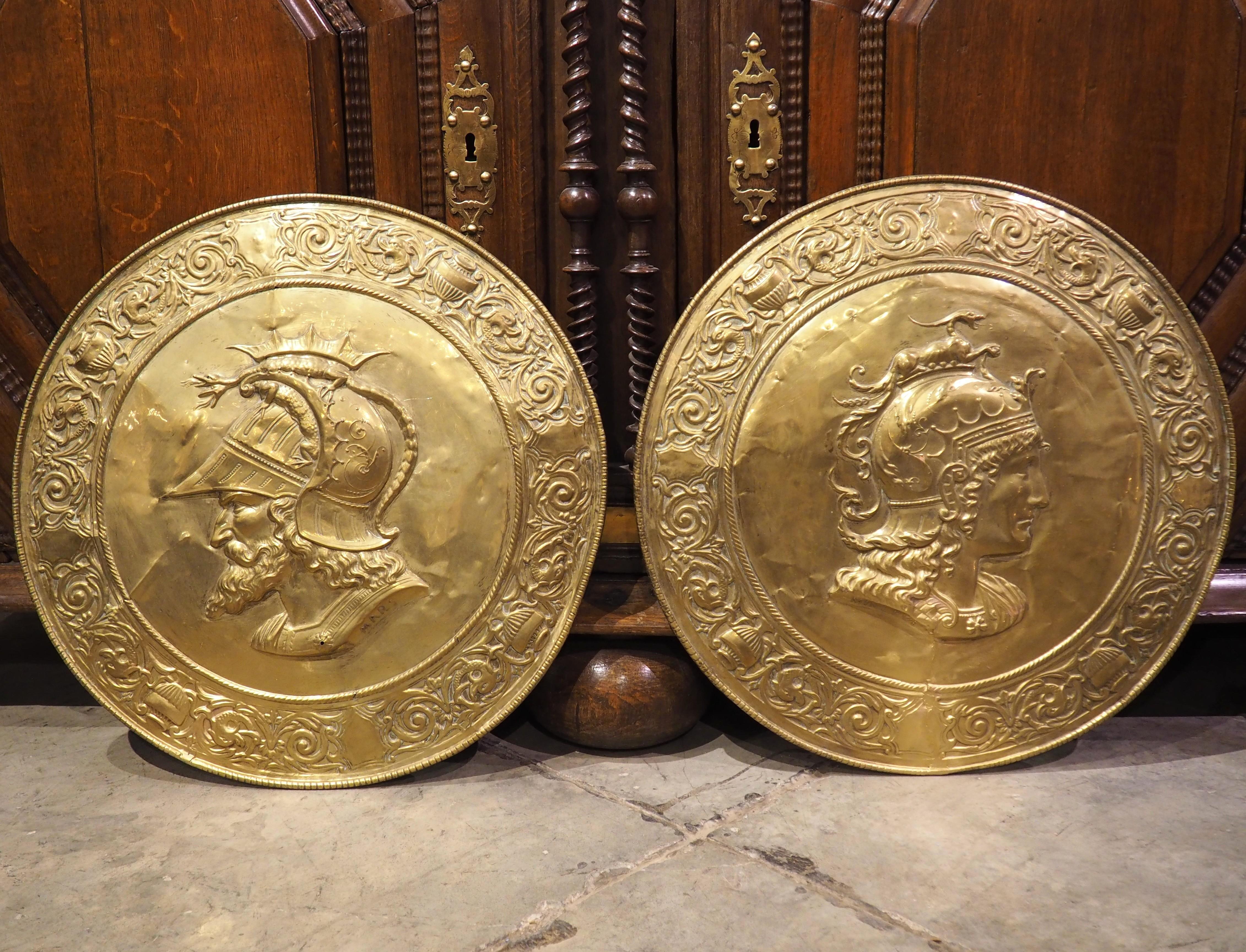 Juego de grandes cargadores de Marte y Minerva en cobre dorado repulido del s. XIX francés en venta 10
