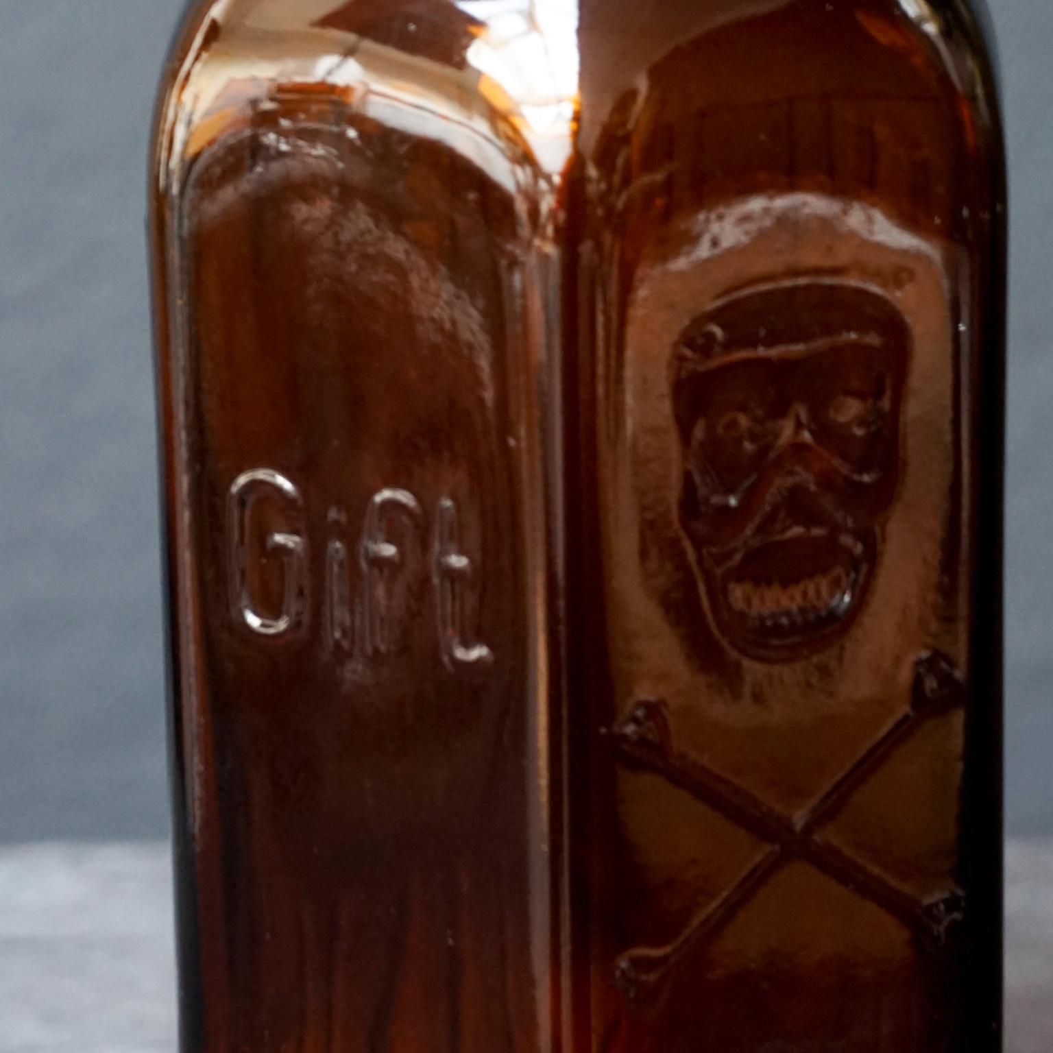 Early 20th Century Set of Large Amber Glass Apothecary Poison Bottles In Good Condition In Haarlem, NL