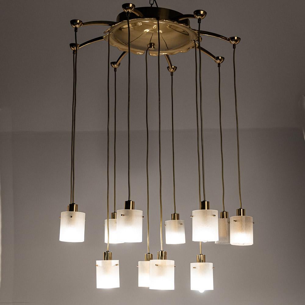 Ensemble de grands lustres en laiton et en verre en vente 7