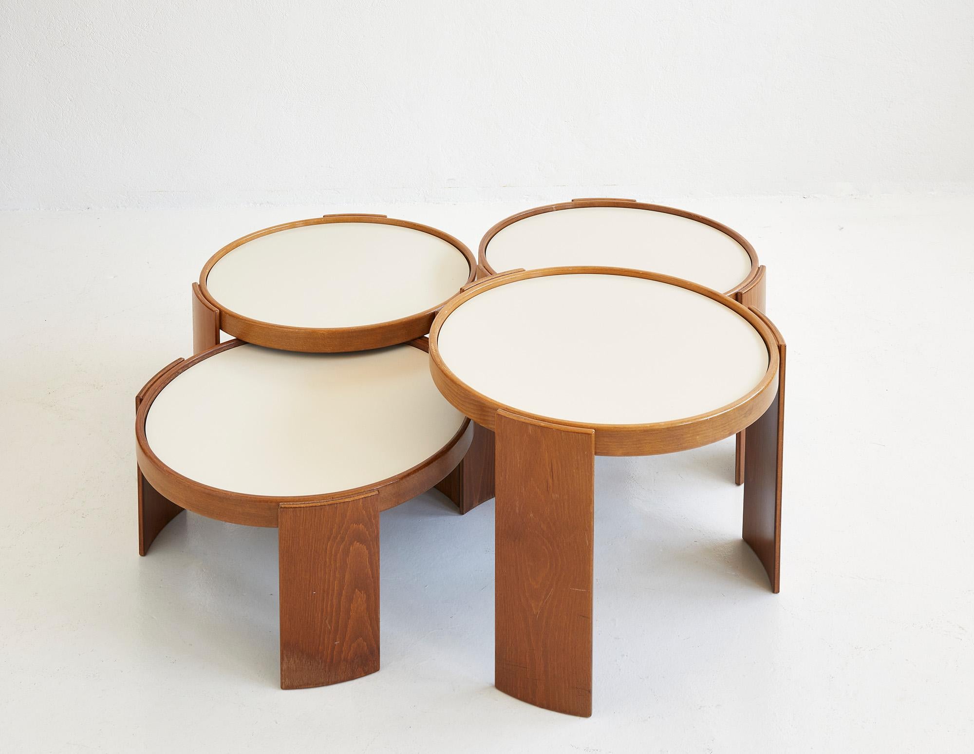 Ensemble de grandes tables basses modèle 783 de Gianfranco Frattini , Ed. Cassina 1966 Bon état - En vente à Renens, CH