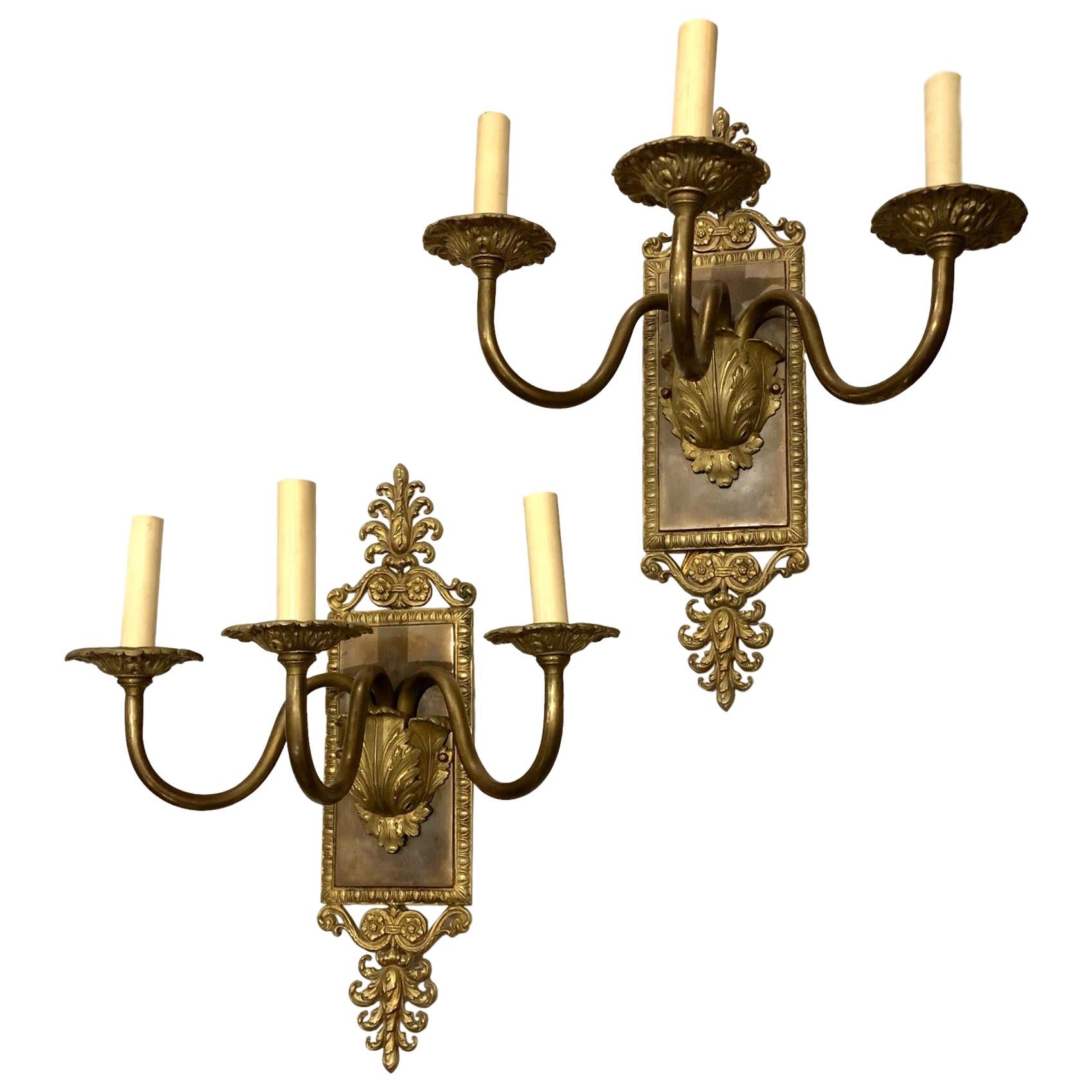 Ensemble de grandes appliques néoclassiques en bronze, vendues par paire