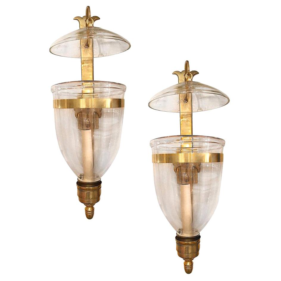 Set di grandi lampade inglesi in bronzo e vetro, vendute in coppia