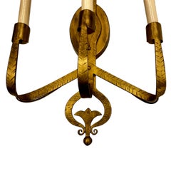 Set de grandes appliques en fer doré, vendues par paire