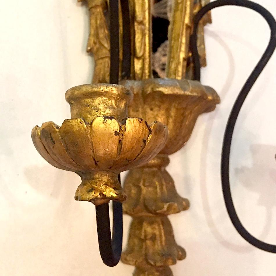 Pair of Large Giltwood Sconces with Mirror Insets In Good Condition For Sale In New York, NY