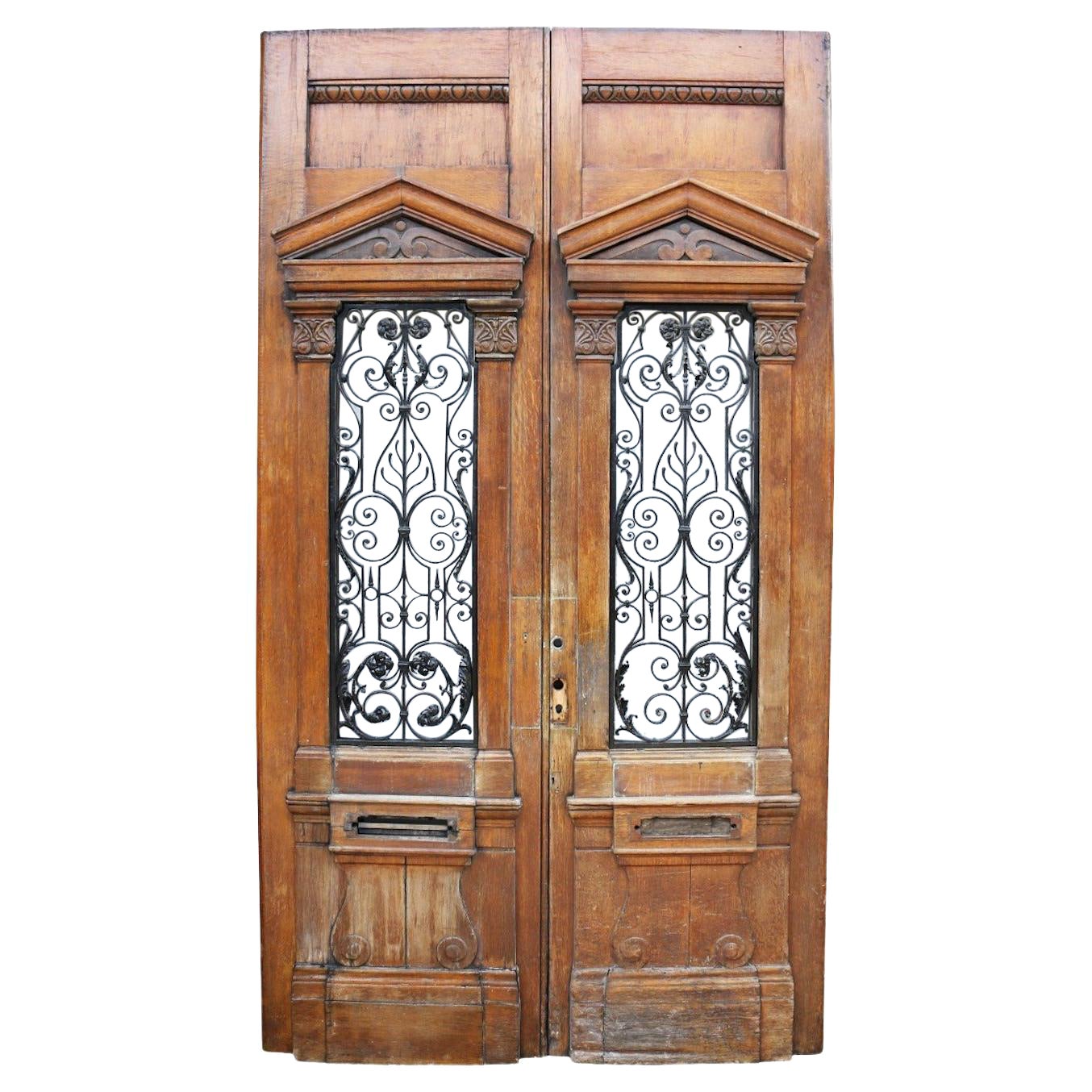 Set di grandi porte in Oak con griglie in ferro battuto in vendita