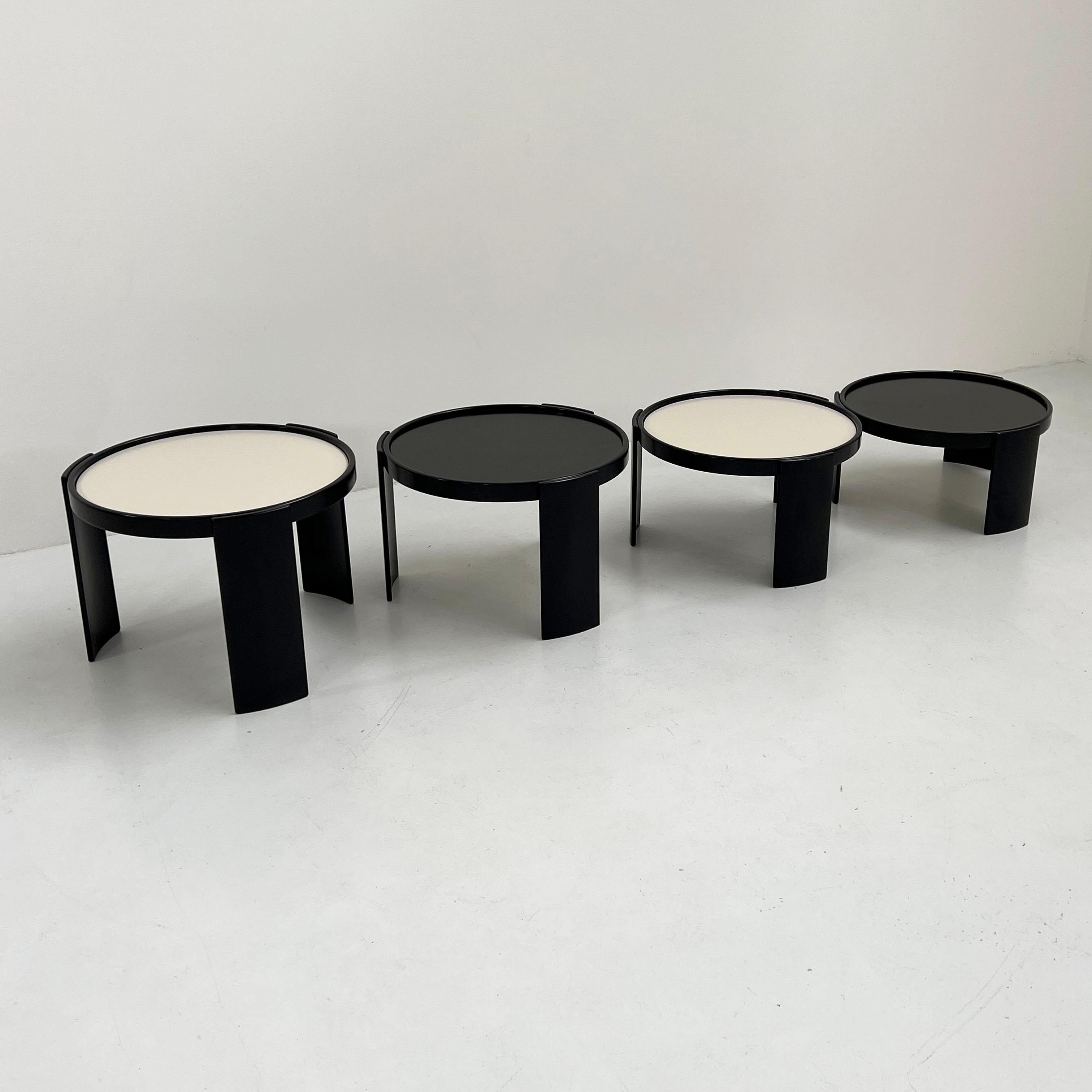Set of Large Reversible Nesting Tables by Gianfranco Frattini for Cassina, 1960s In Good Condition For Sale In Ixelles, Bruxelles