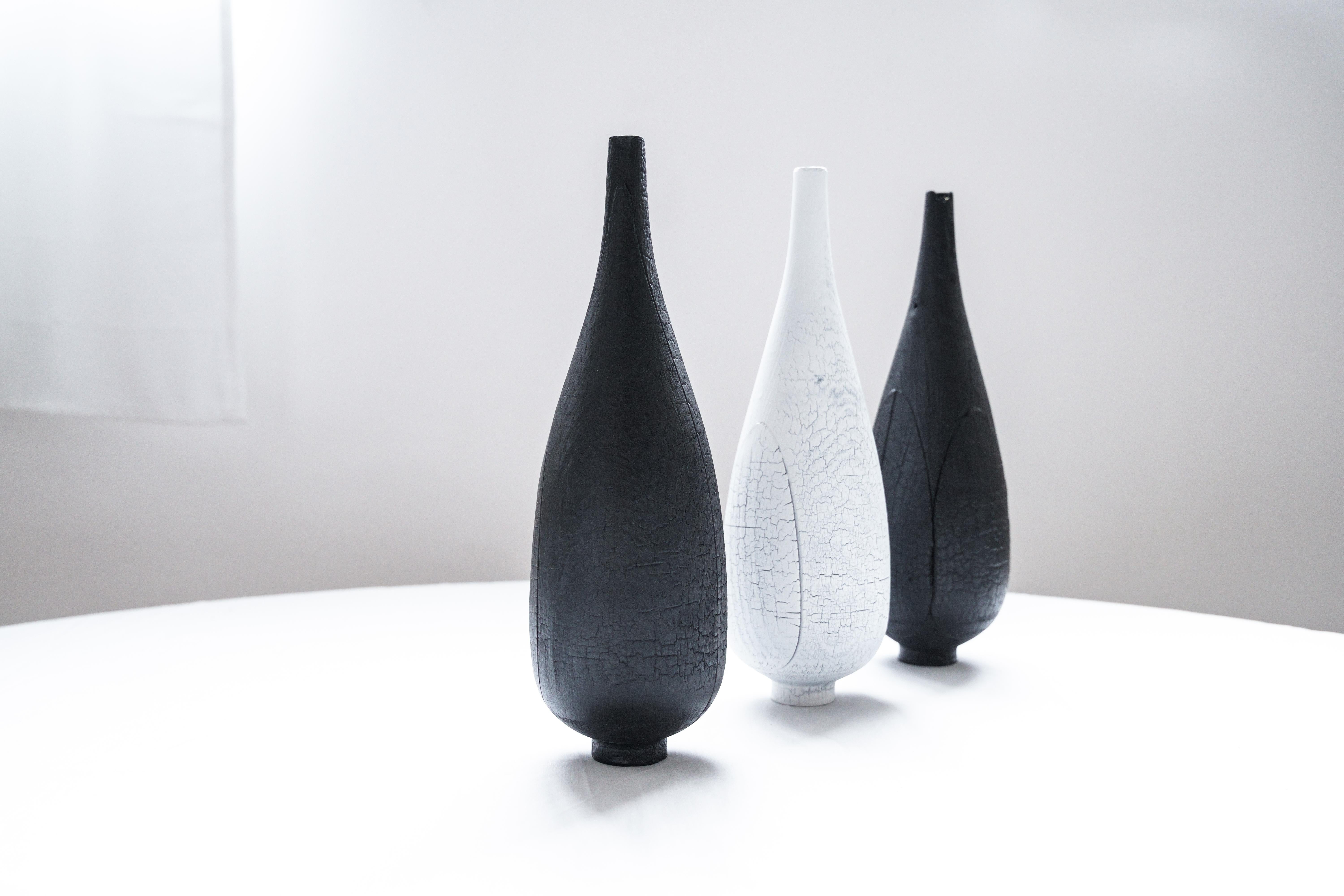 Post-Modern Set of Large White Burnt Vase and Large Burnt Vase by Daniel Elkayam For Sale