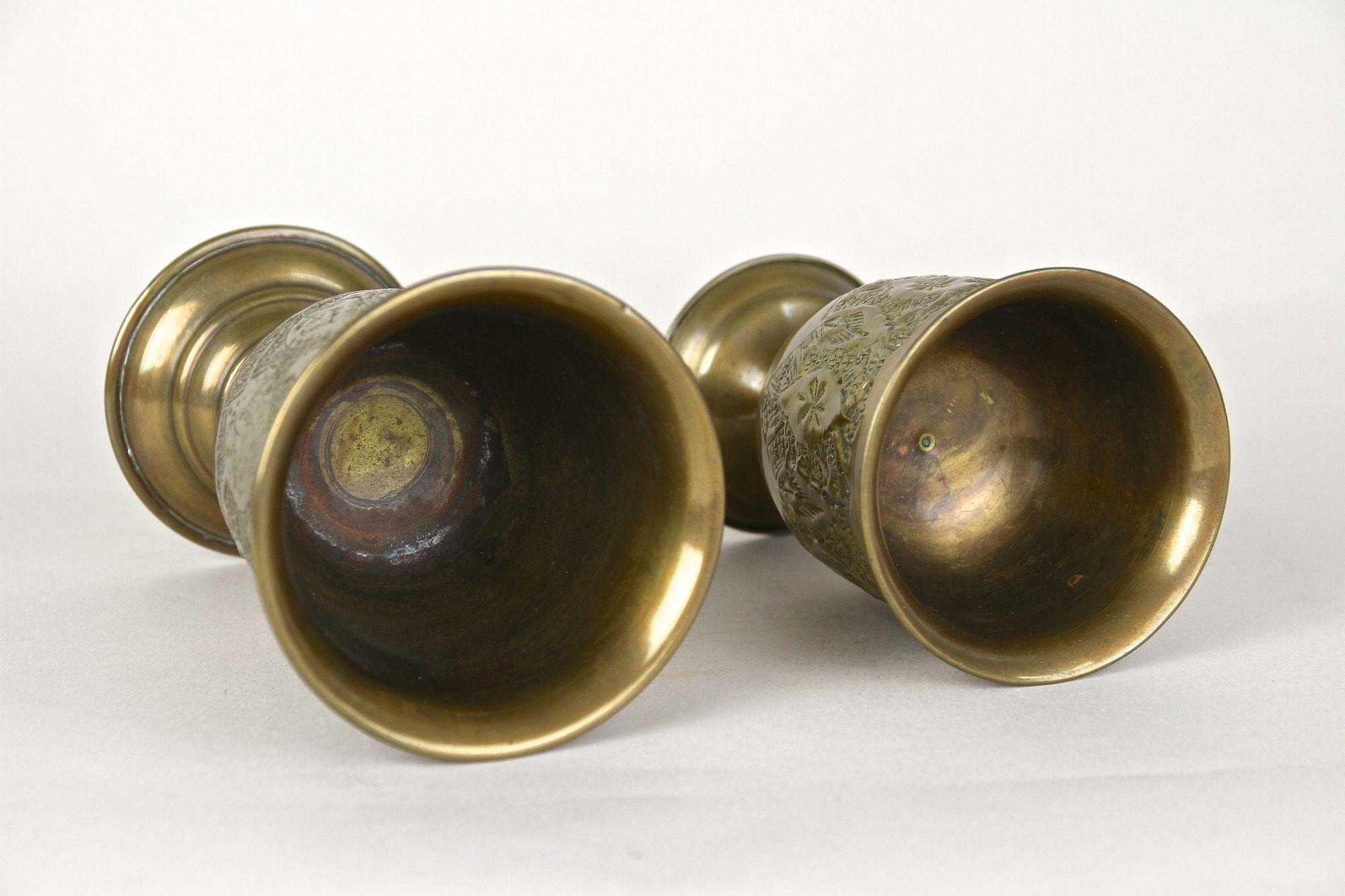Ensemble de gobelets/ tasses/ vases Biedermeier en laiton de la fin du 19e siècle, vers 1860 en vente 4