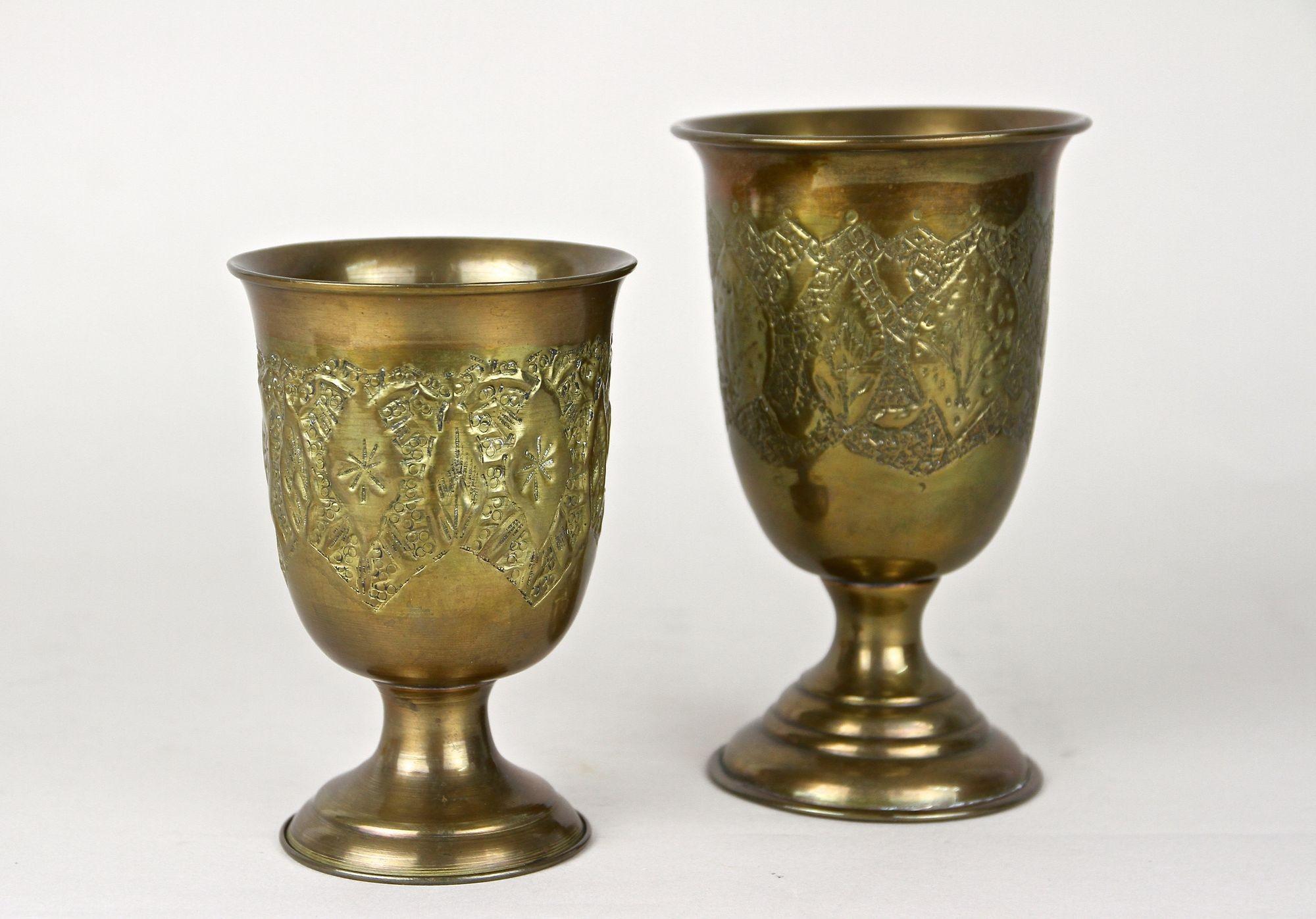 Ensemble de gobelets/ tasses/ vases Biedermeier en laiton de la fin du 19e siècle, vers 1860 en vente 6