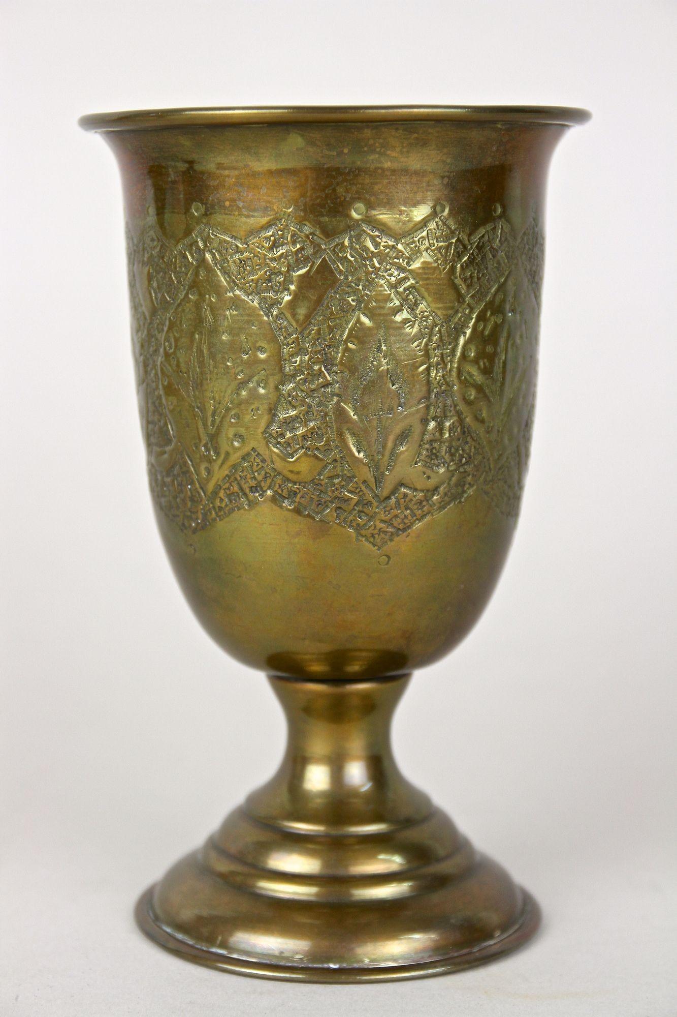 Ensemble de gobelets/ tasses/ vases Biedermeier en laiton de la fin du 19e siècle, vers 1860 Bon état - En vente à Lichtenberg, AT