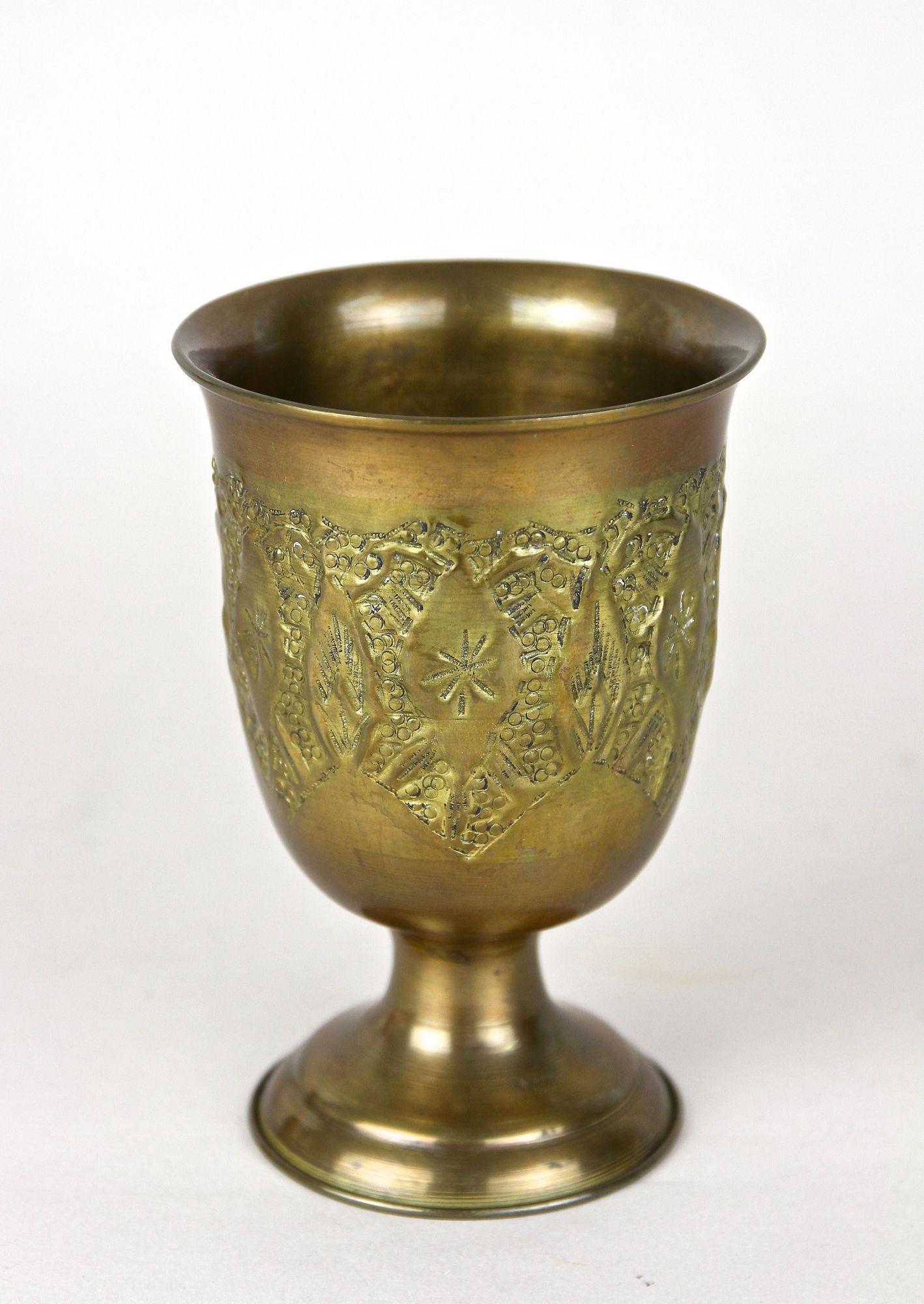 Ensemble de gobelets/ tasses/ vases Biedermeier en laiton de la fin du 19e siècle, vers 1860 en vente 1