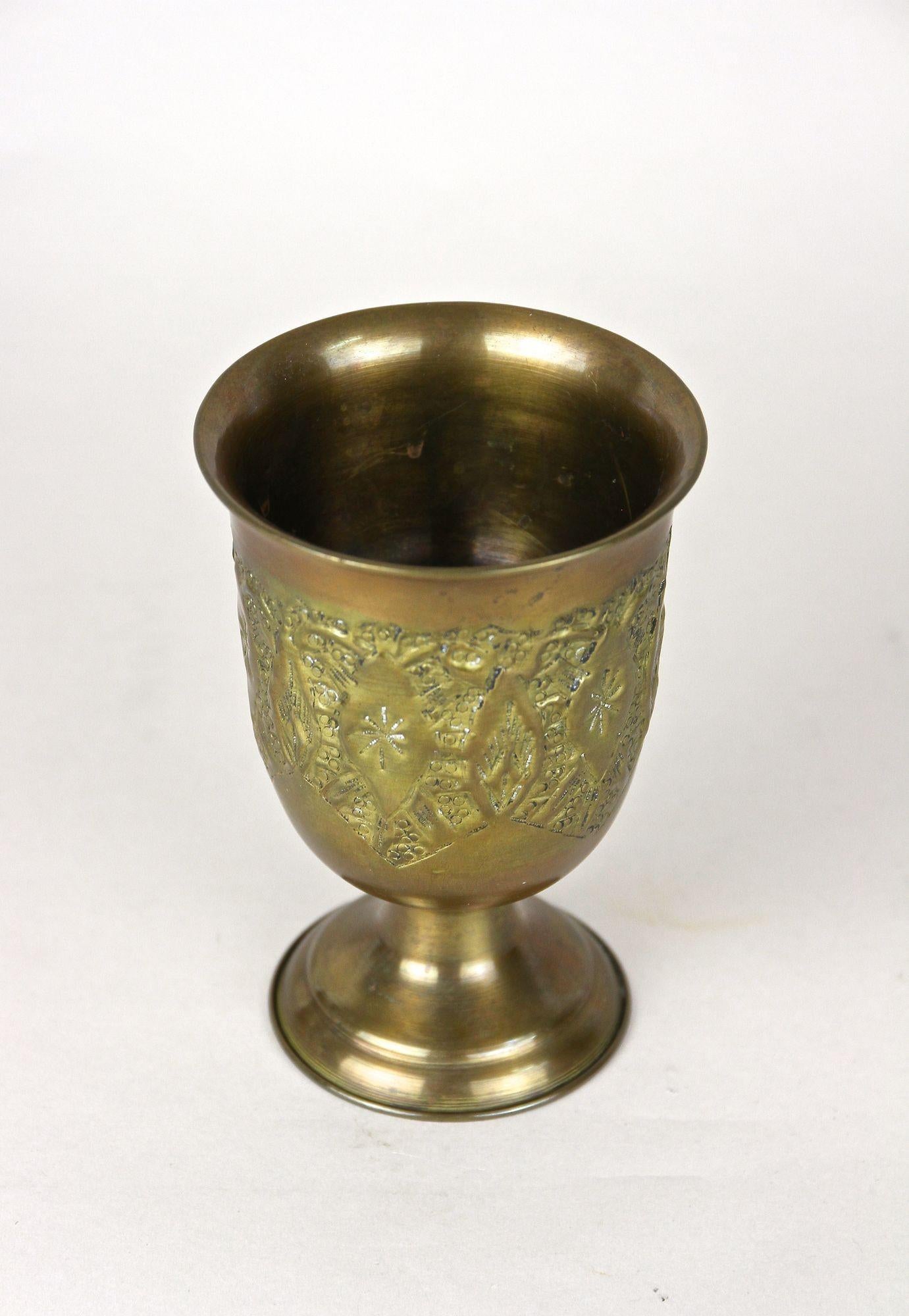 Ensemble de gobelets/ tasses/ vases Biedermeier en laiton de la fin du 19e siècle, vers 1860 en vente 2