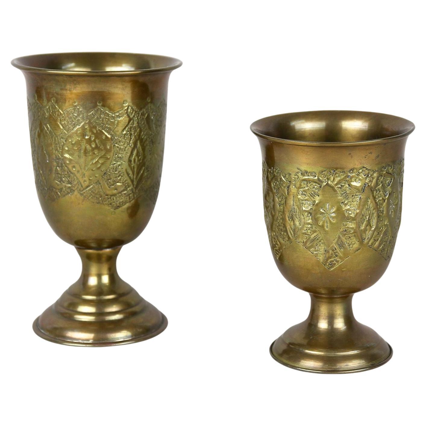Ensemble de gobelets/ tasses/ vases Biedermeier en laiton de la fin du 19e siècle, vers 1860