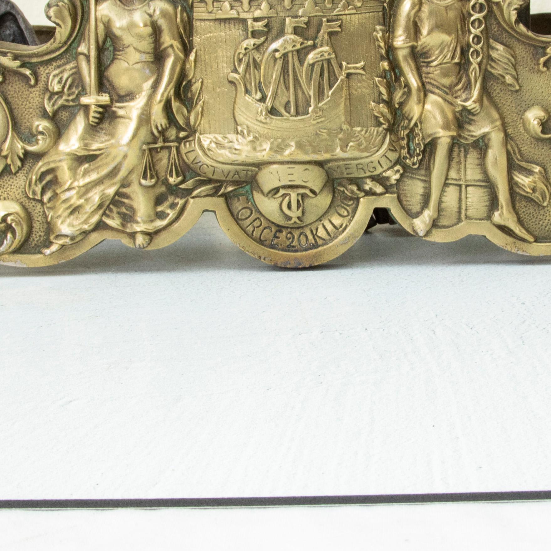 Ensemble d'écailles de boucherie françaises de la fin du 19e siècle en bronze et fer à double face en vente 9