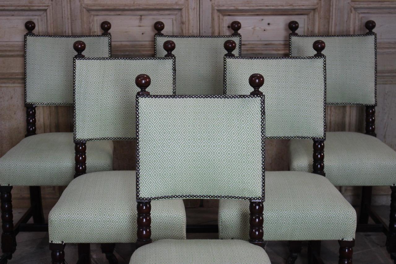 A good quality set of six, late 19th century English Arts & Crafts period occasional / dining chairs having been reupholstered by us in a Schumacher fabric, with green color, that will make a statement in most settings.

England. 

Measurements: