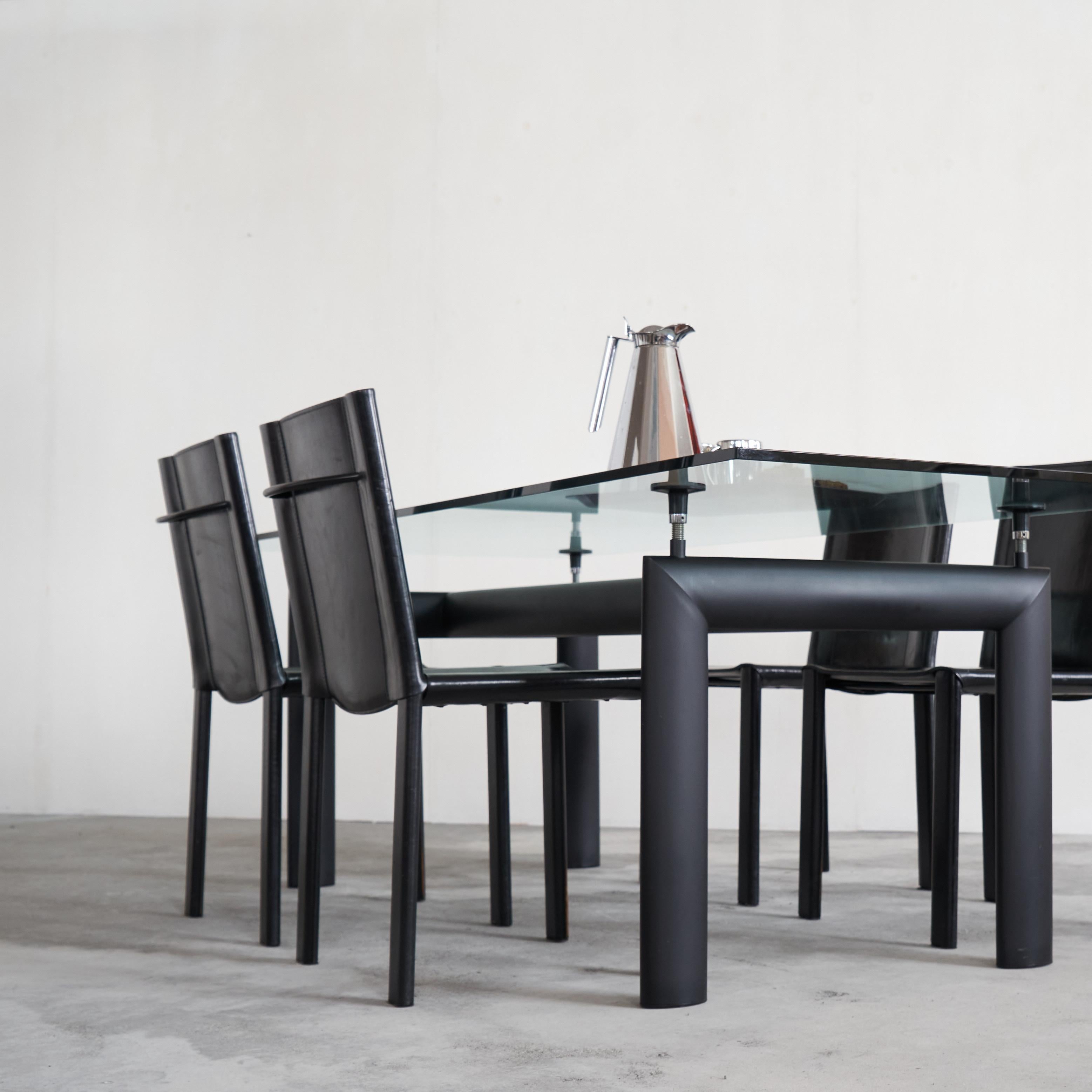 Mid-Century Modern Set of Le Corbusier LC6 Table & 4 Matteo Grassi Chairs in Black Leather 1990s For Sale