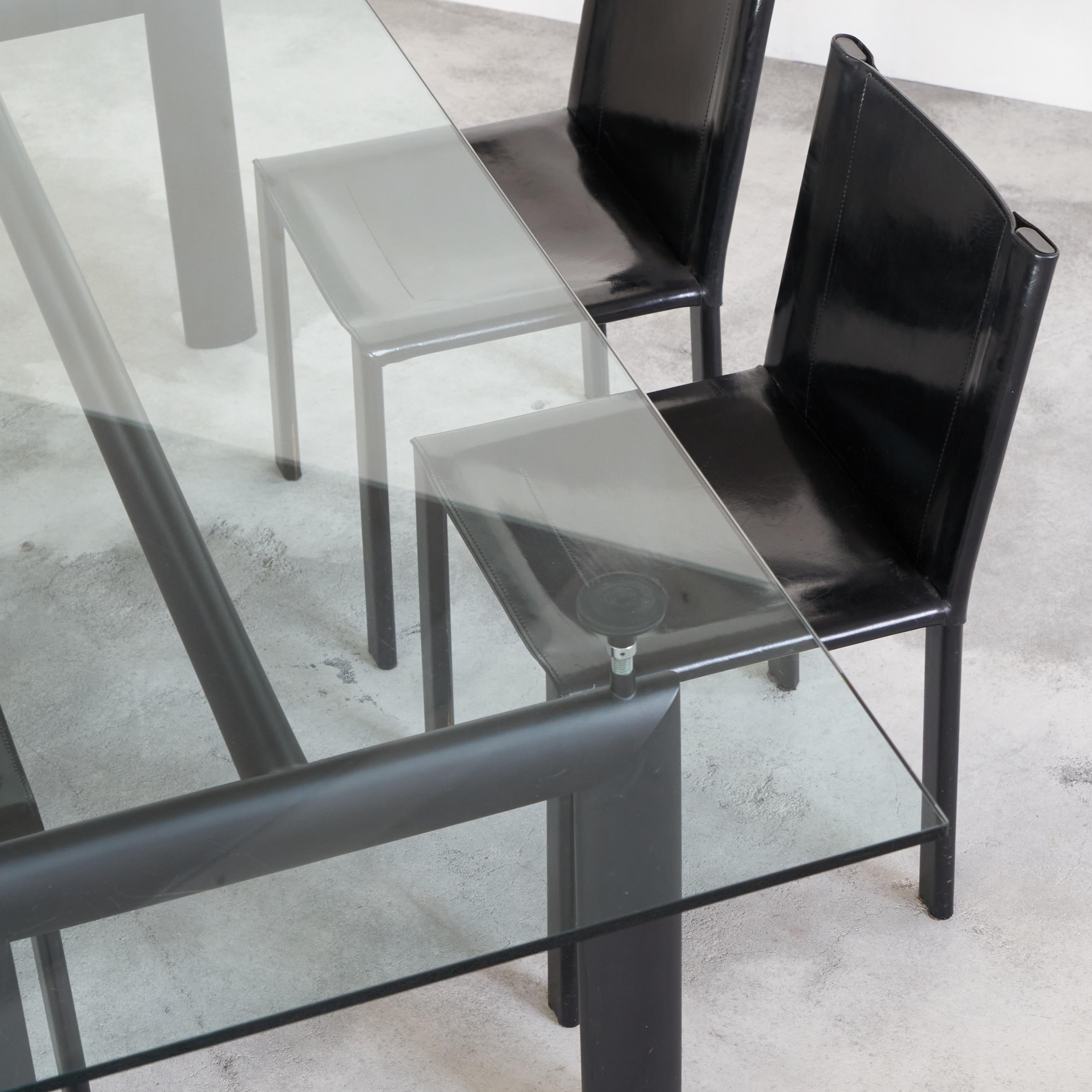 Metal Set of Le Corbusier LC6 Table & 4 Matteo Grassi Chairs in Black Leather 1990s For Sale