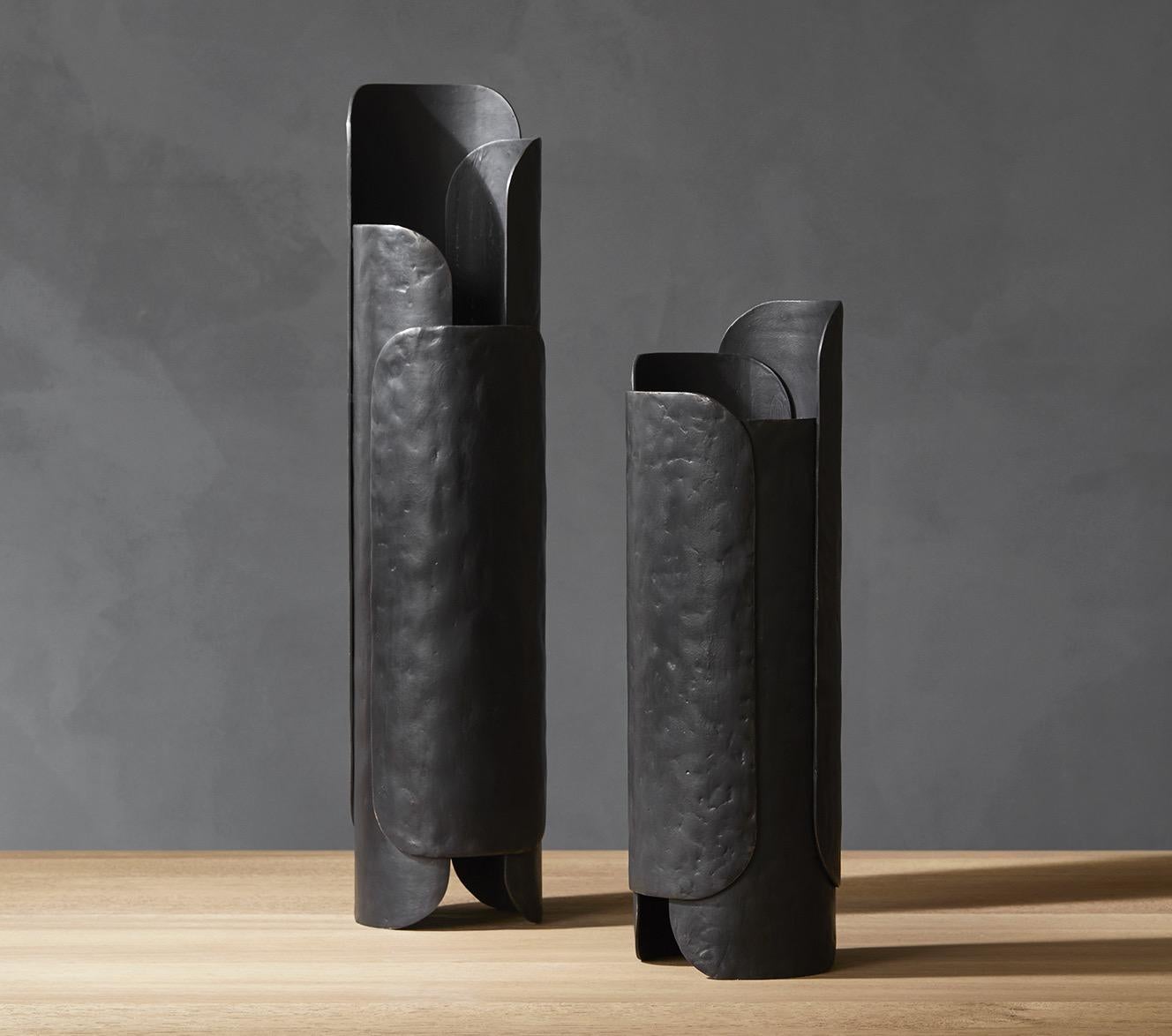 Designed by Dan Yeffet for Collection Particulière, Leaf is an elegant vase made of black patinated bronze with insert in stainless steel.
Dimensions: 
vase (tall) : Ø 20 x h 77 cm (insert : Ø 16 x h 36 cm)
vase (small) : : Ø 20 x h 57 cm (insert :