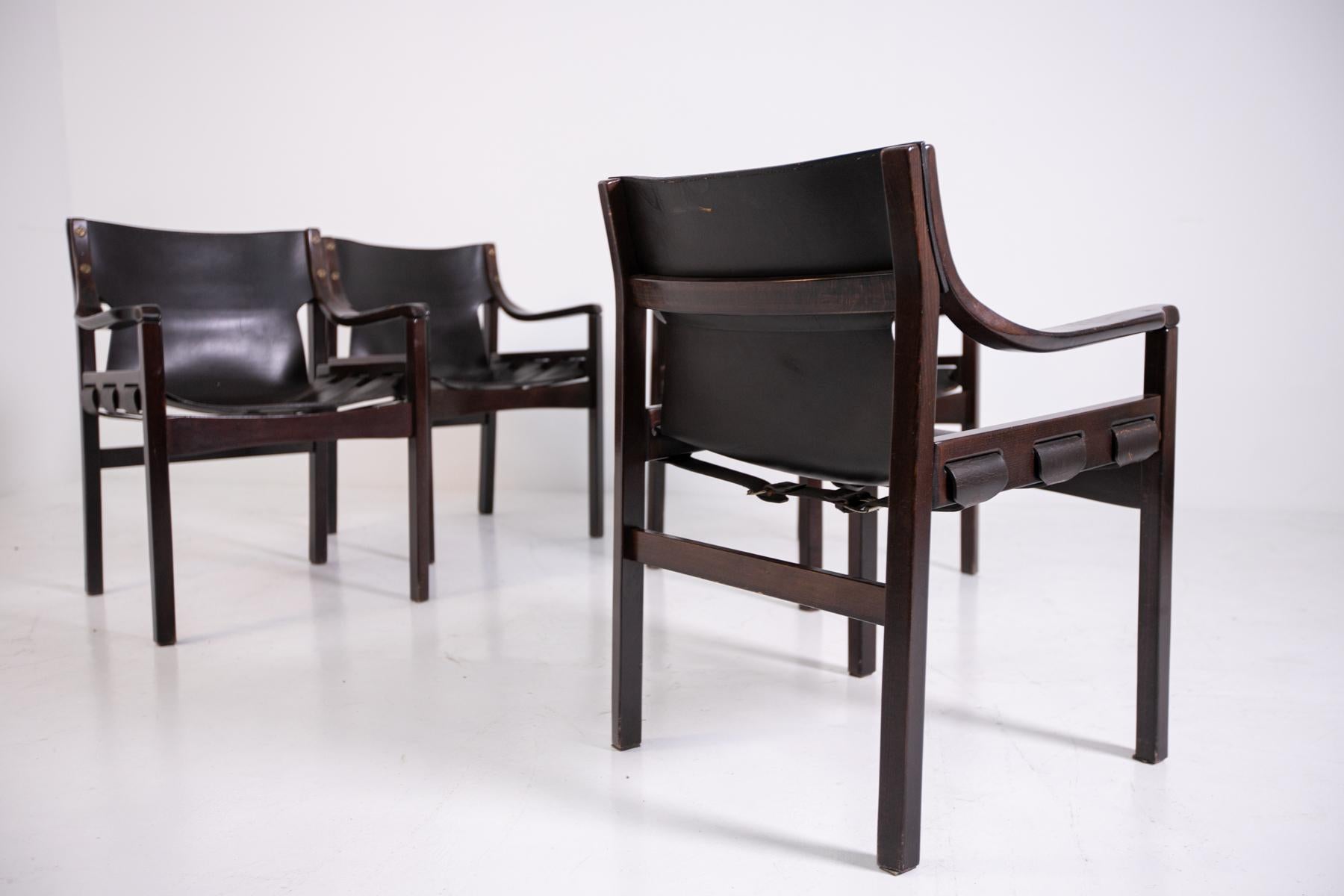 Modern Set of Leather Chairs Attributed to Gregotti, 1970s