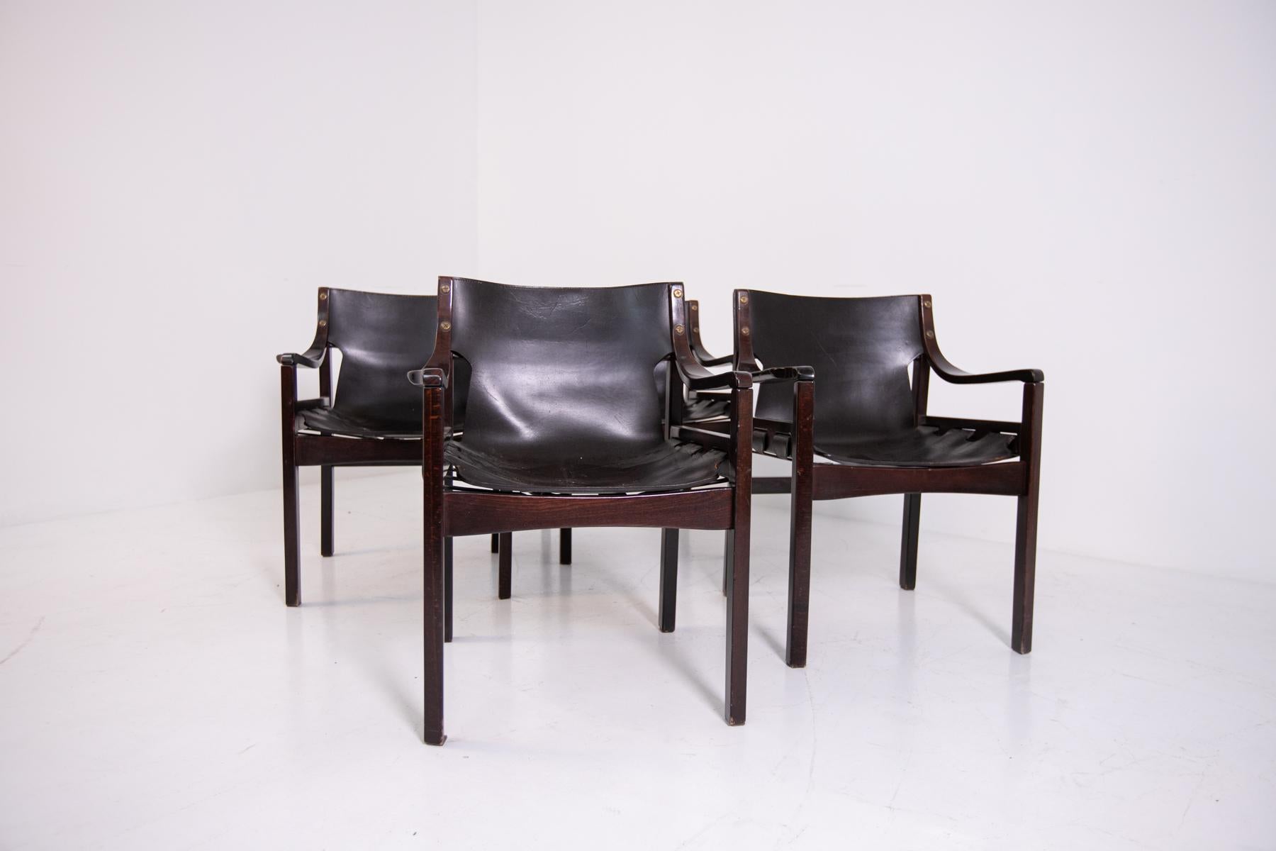 Set of Leather Chairs Attributed to Gregotti, 1970s In Good Condition In Milano, IT