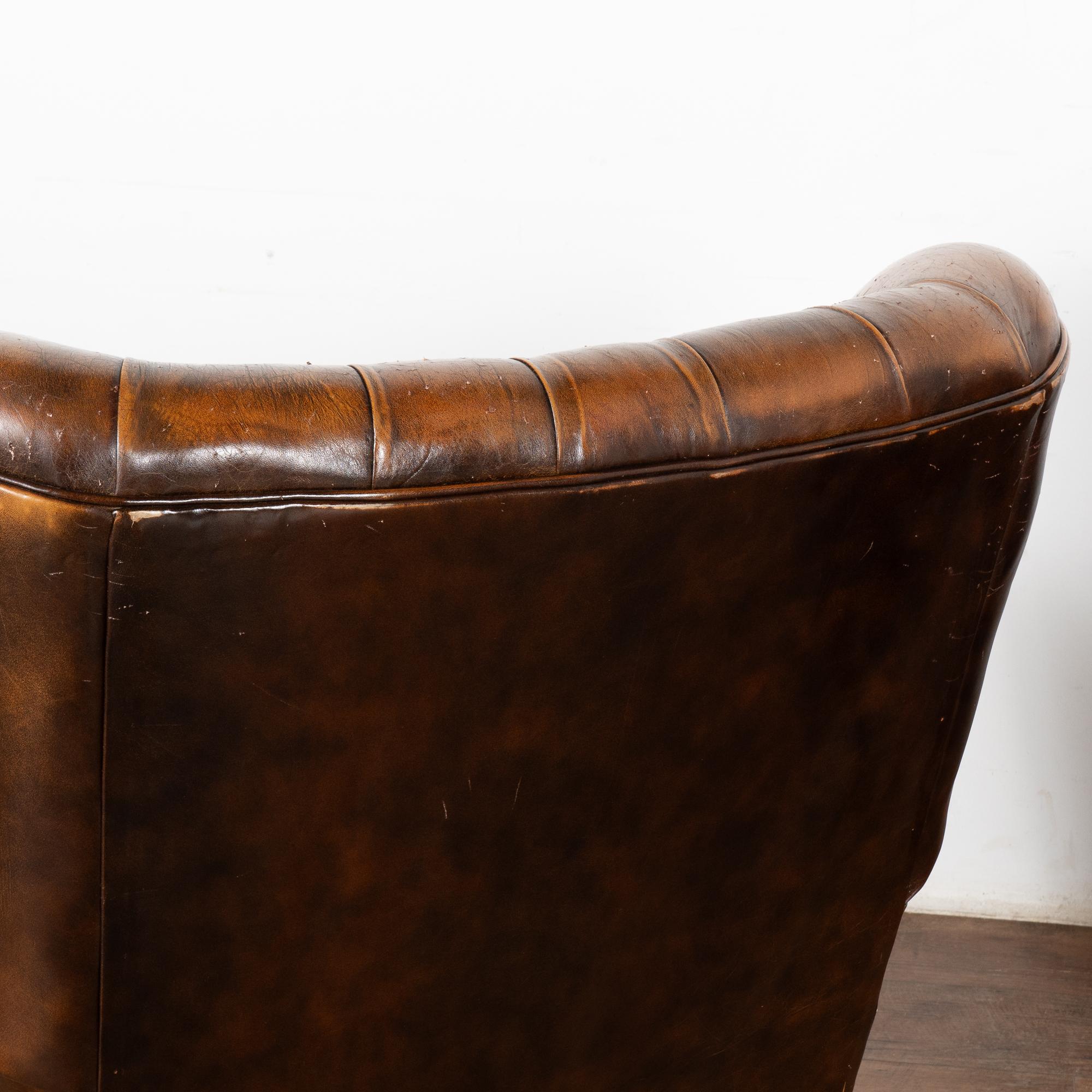 Set of Leather Chesterfield 3 Seat Sofa & Two Club Armchairs, Denmark circa 1980 5