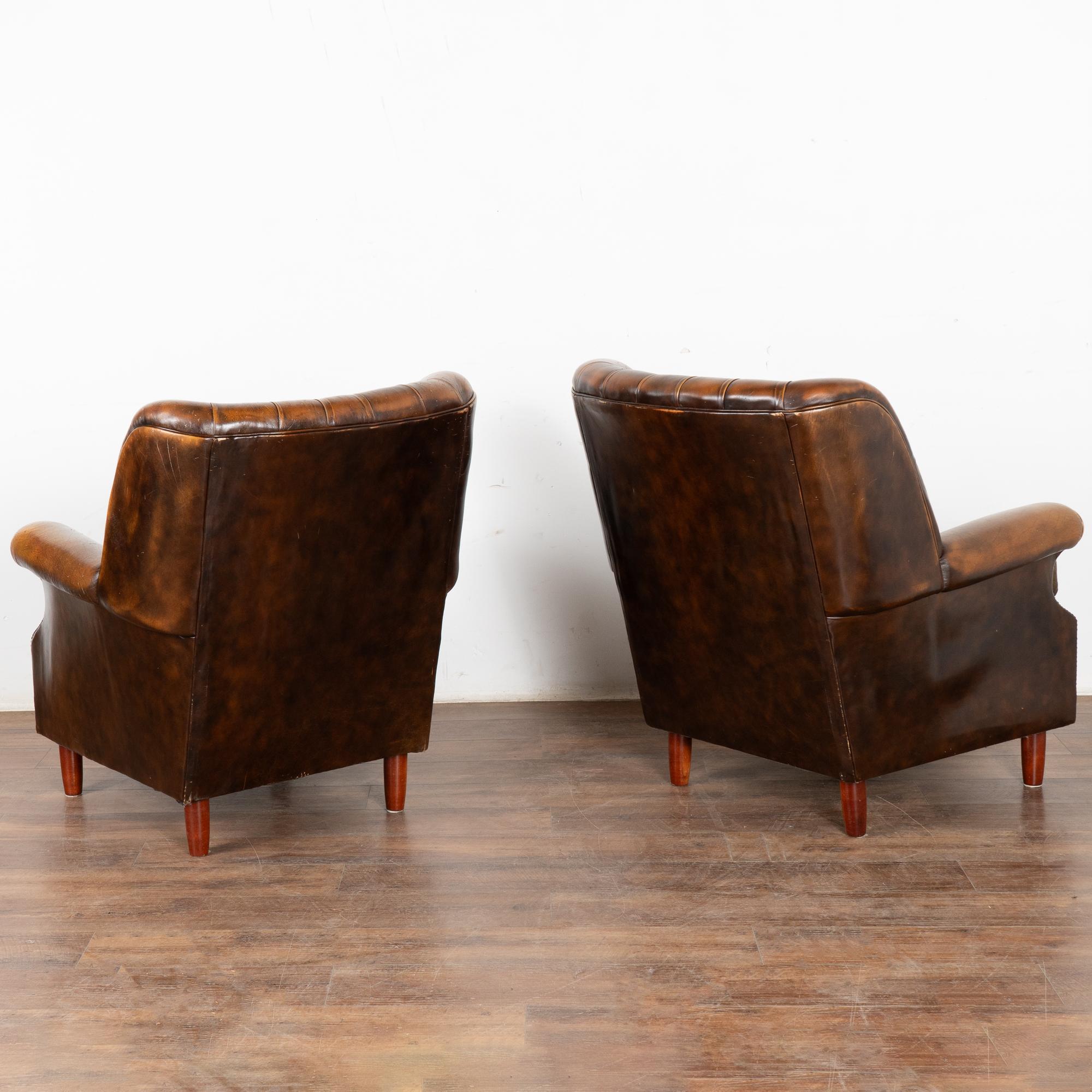 Set of Leather Chesterfield 3 Seat Sofa & Two Club Armchairs, Denmark circa 1980 6