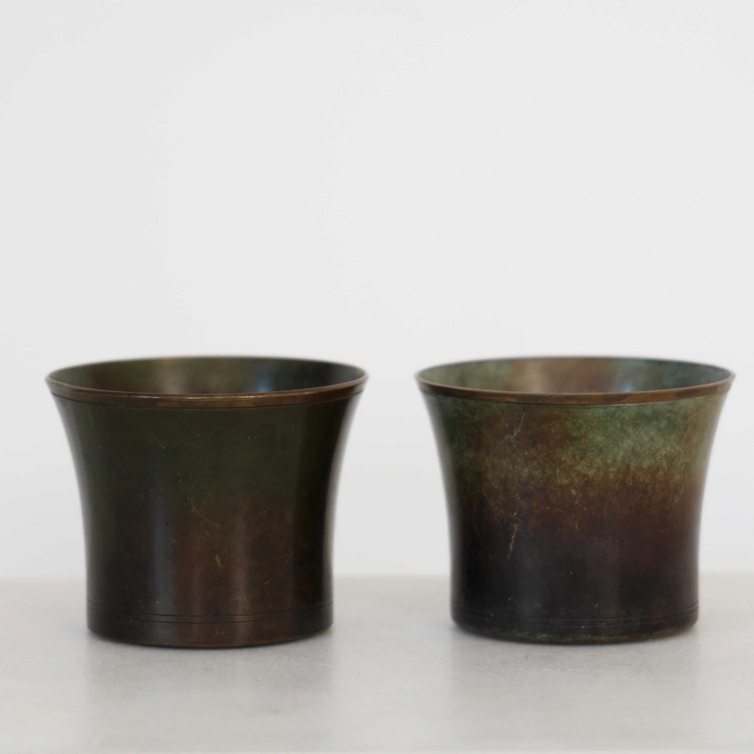 Set di tazze in bronzo chiaro di Just Andersen, anni '20, Danimarca In condizioni buone in vendita a Værløse, DK