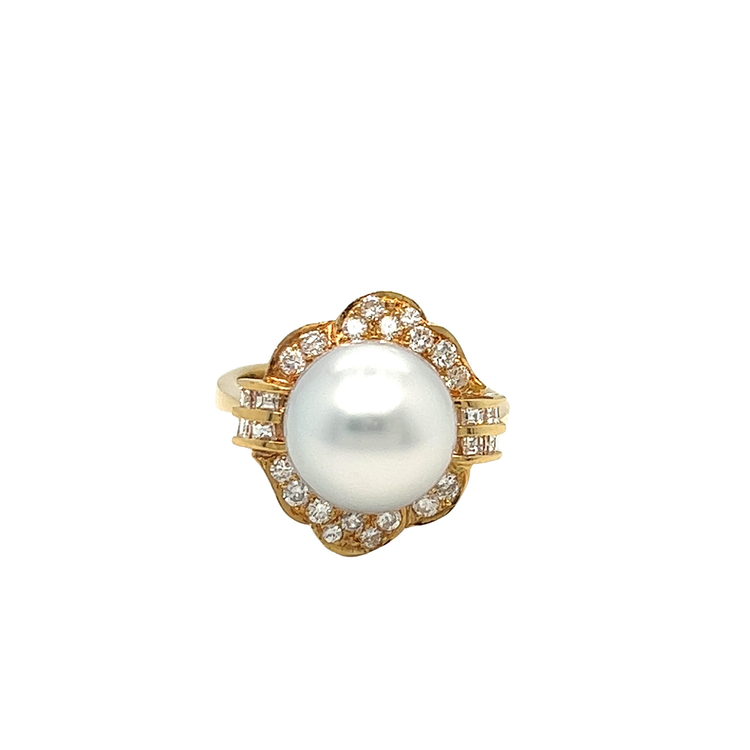 Women's Set of Light Grey Pearl and Diamond Ring and Necklace For Sale