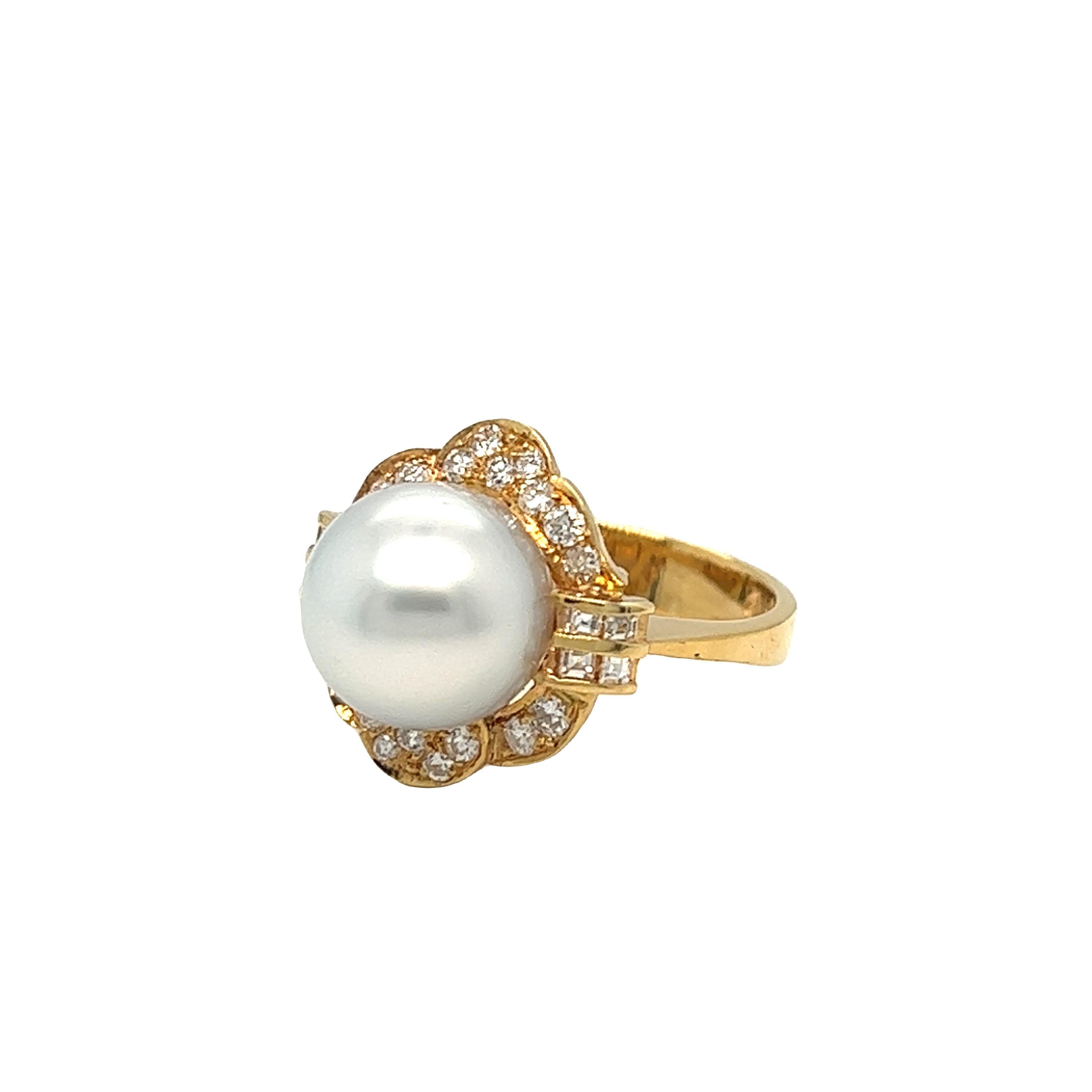 Set of Light Grey Pearl and Diamond Ring and Necklace For Sale 1